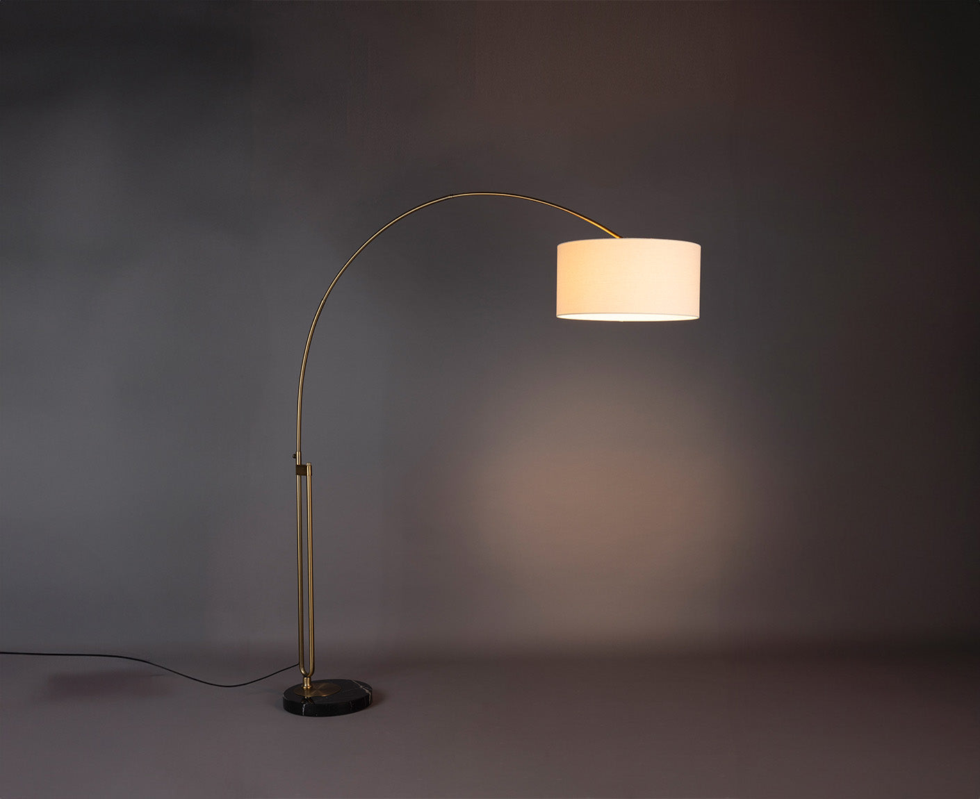 Archie Bogenlampe Stehlampe Beige / Gold