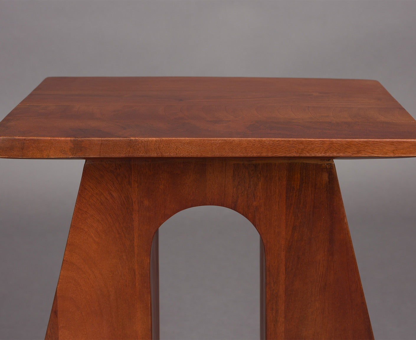 Pilaster Beistelltisch