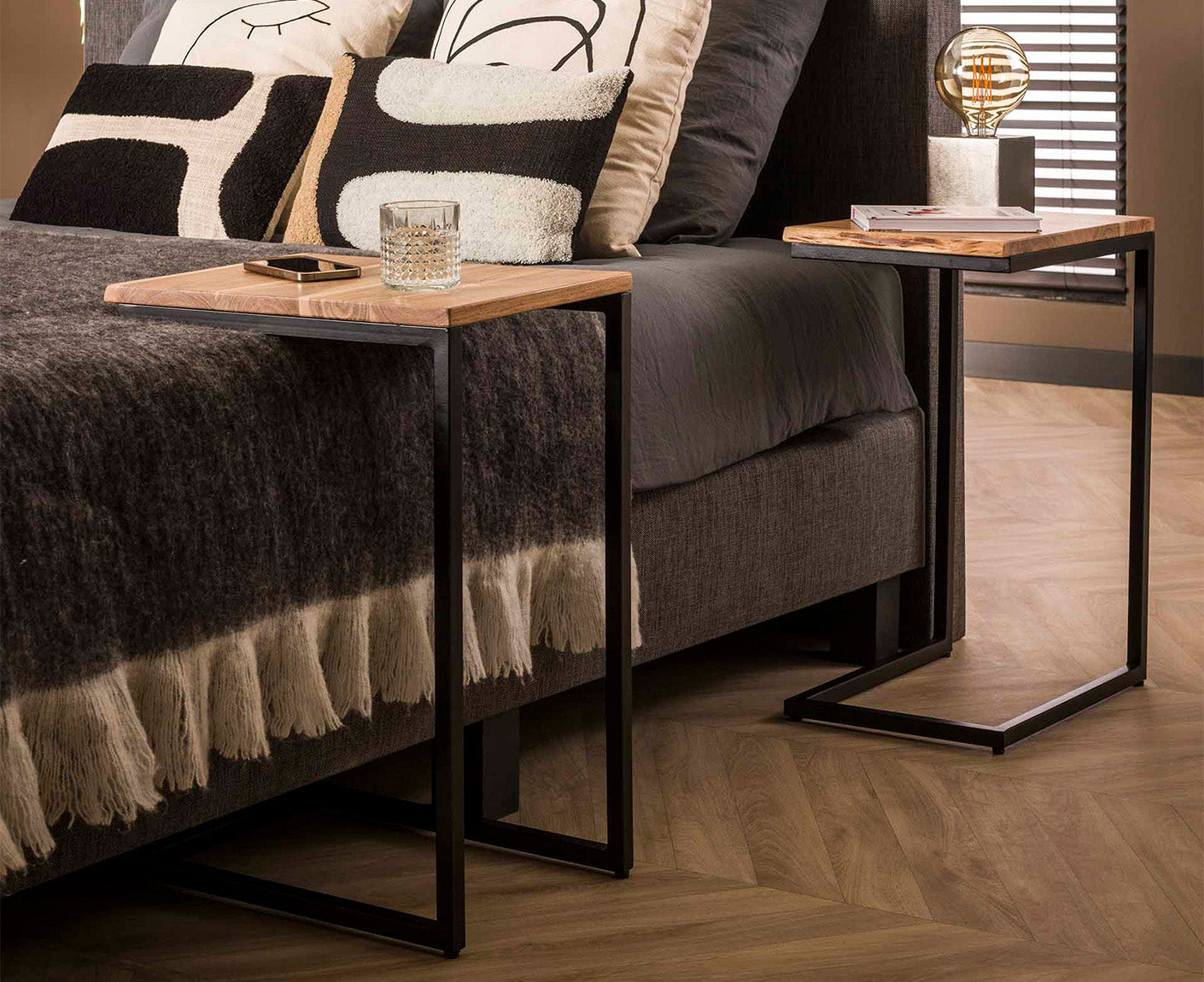 XS Edge Nachttisch 2er Set Akazie Massivholz Natur