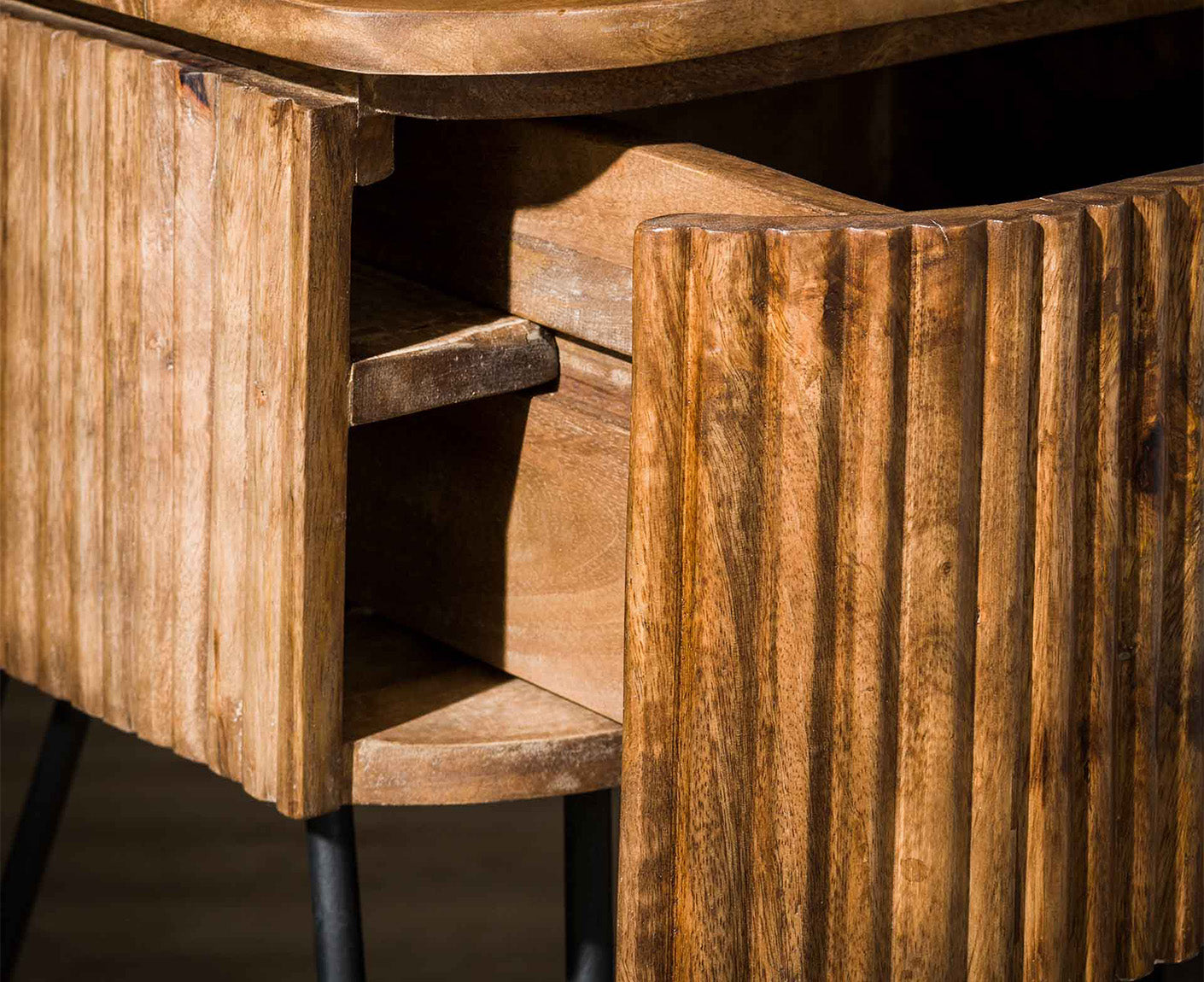 Wave Nachttisch mit Schublade Mangoholz Massiv