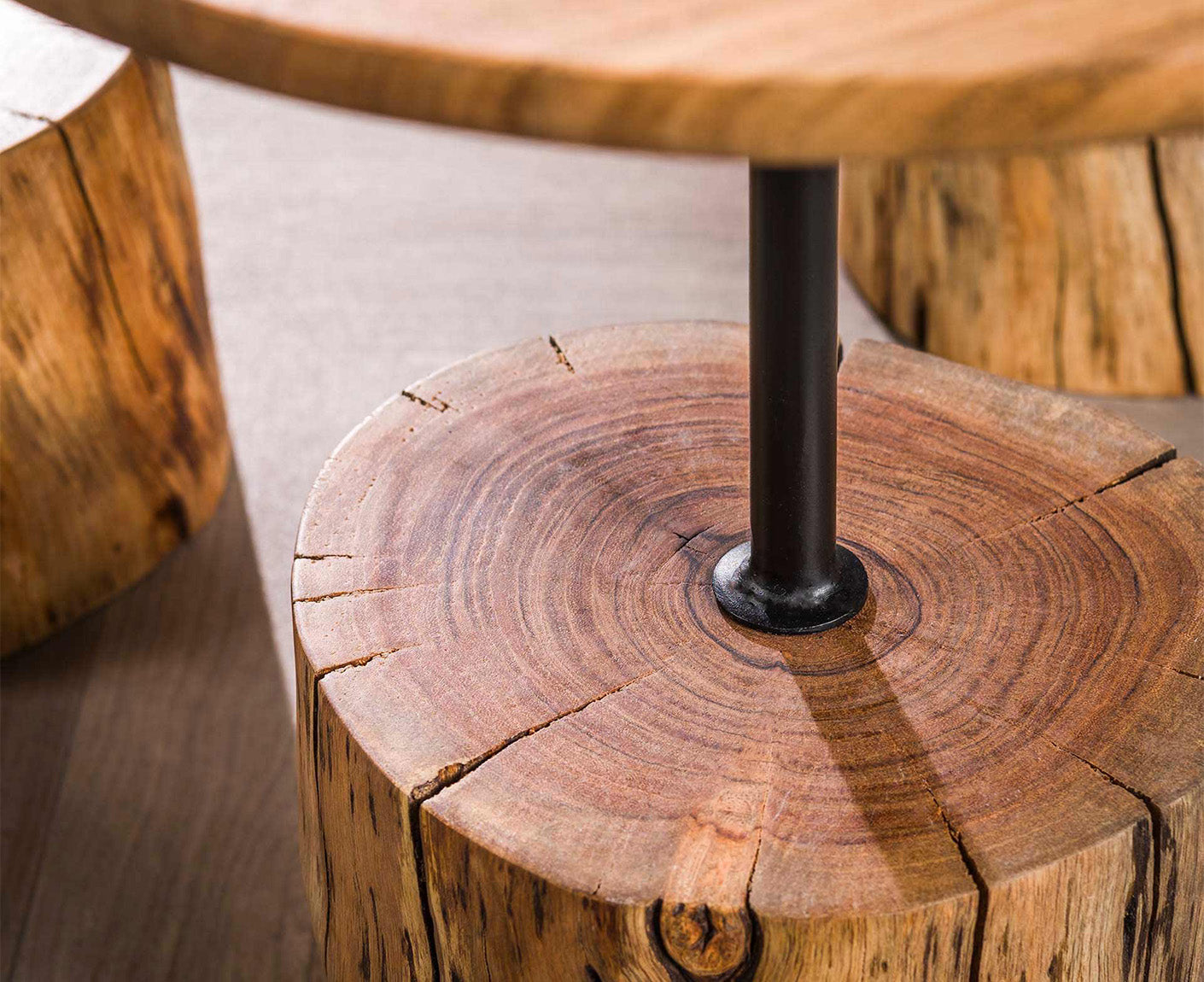 3er Set Couchtisch mit Baumstammfuß Akazie Massivholz