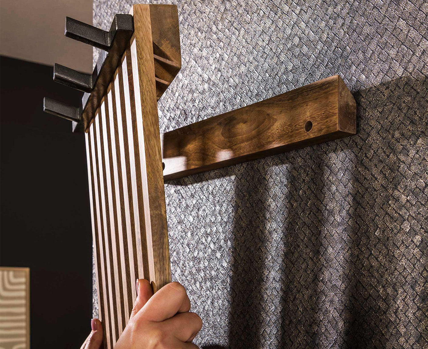 Wandgarderobe hoch Mango Massivholz Sand