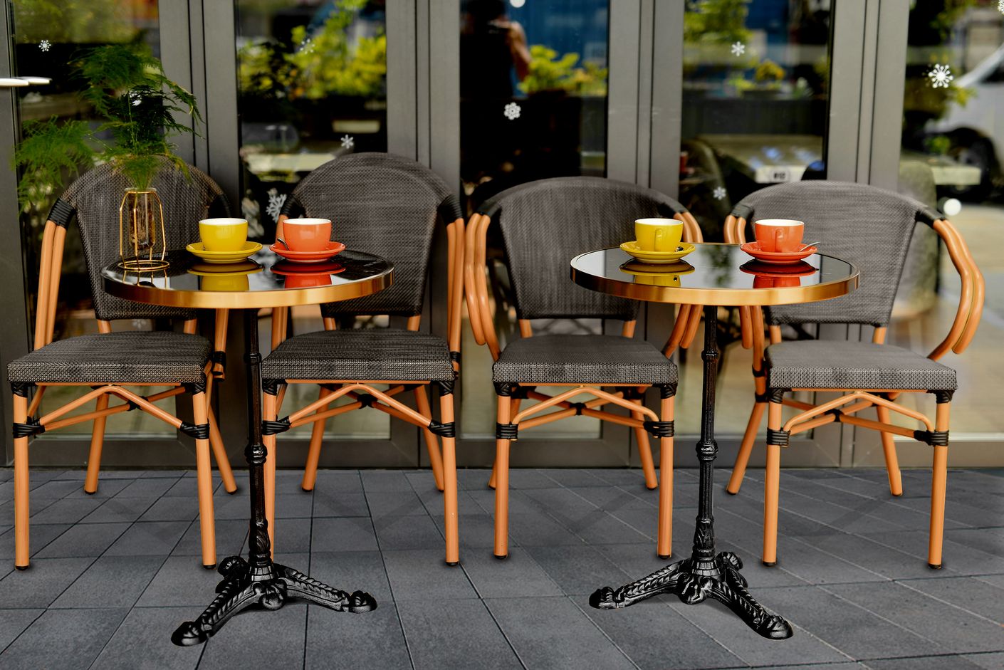 THIS & THAT Tisch, 57 cm rund Schwarz Mit Messing/ Schwarz