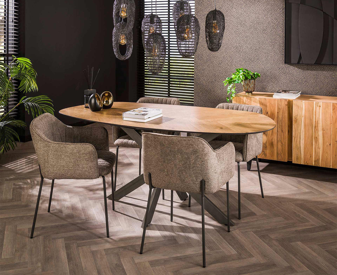 Esstisch, verschiedene Größen, Recycelter Teakholz Furnier