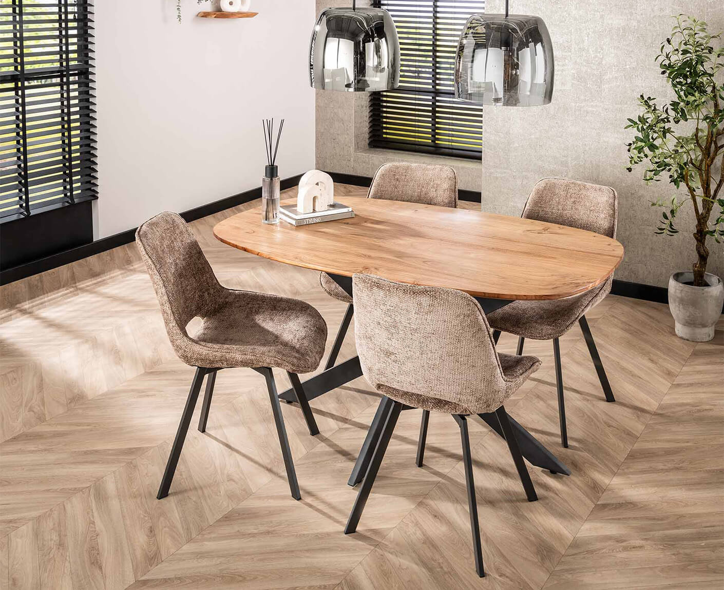 Arhus Solid Esstisch, oval, Akazie Massivholz Natur