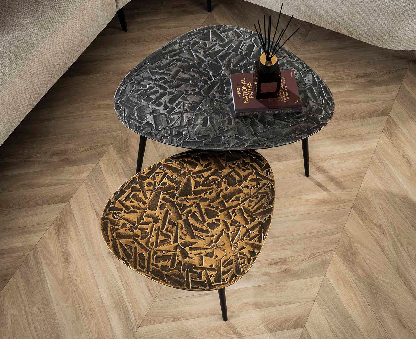 2er Set Couchtisch dreieckig Patina Metal
