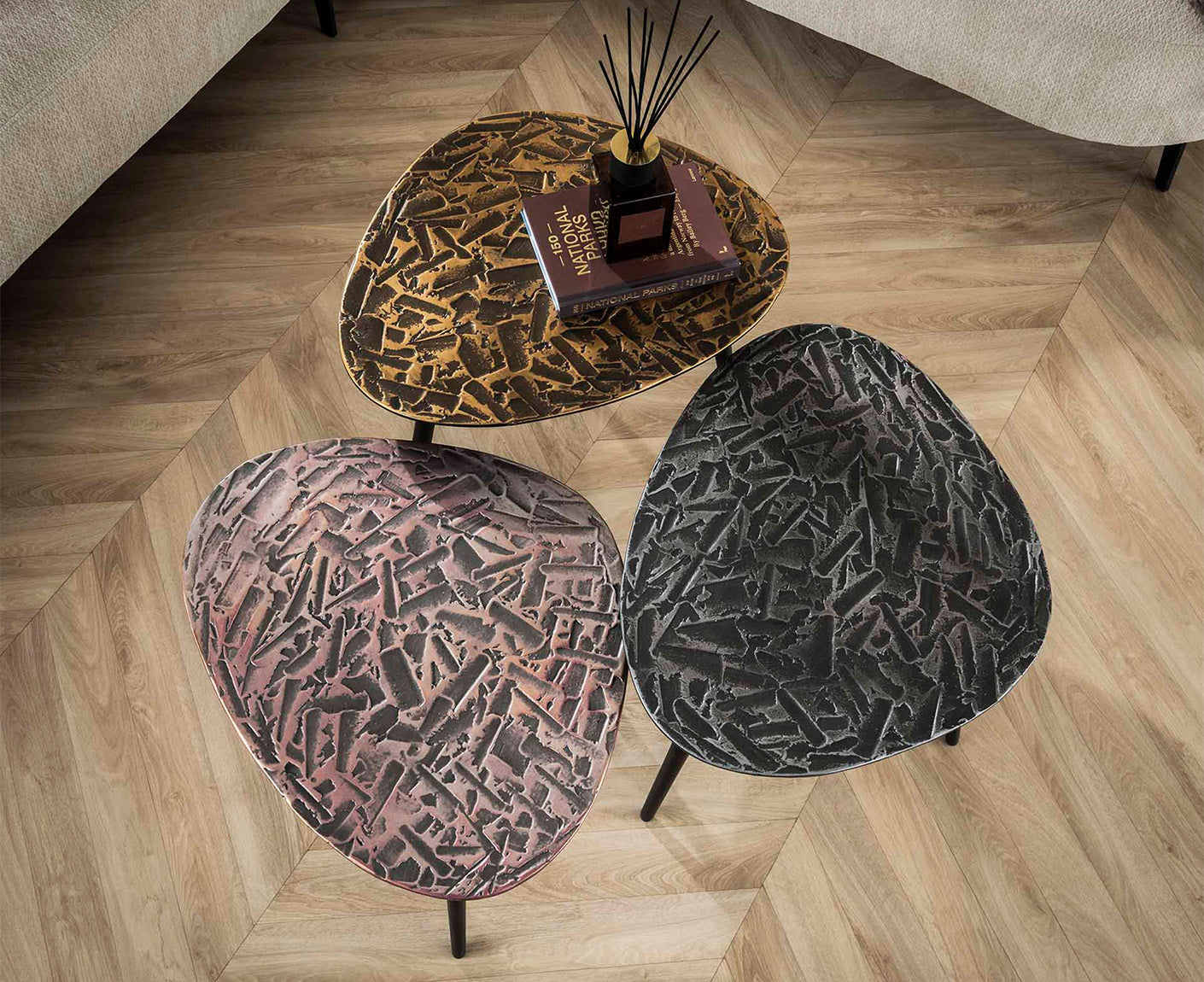 3er Set Couchtisch dreieckig Patina Metal