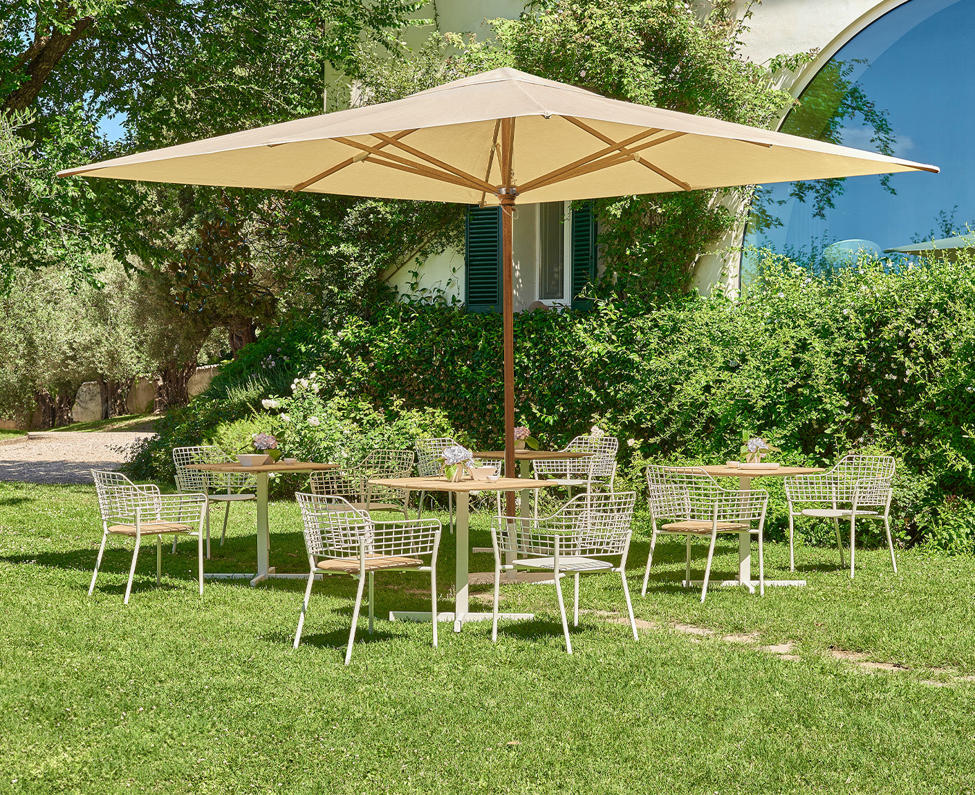 Emu Lyze 2er Set Gartenstühle mit Armlehnen, Teakholz