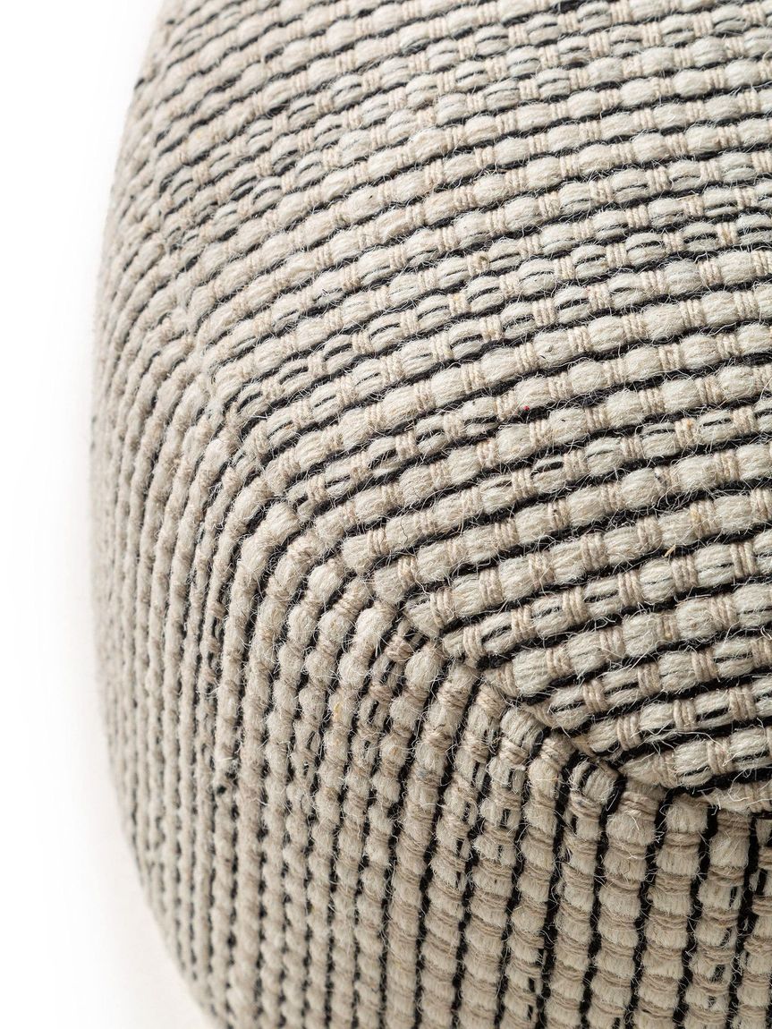 Handgefertigter Woll-Pouf Rocco 55x55x30 cm Beige / Schwarz