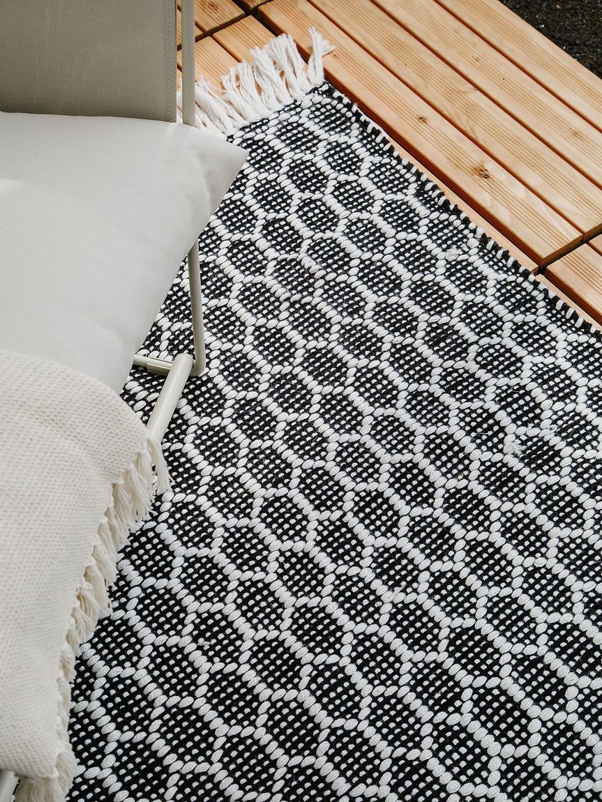Teppich aus recyceltem Material Mimpi Weiß / Schwarz