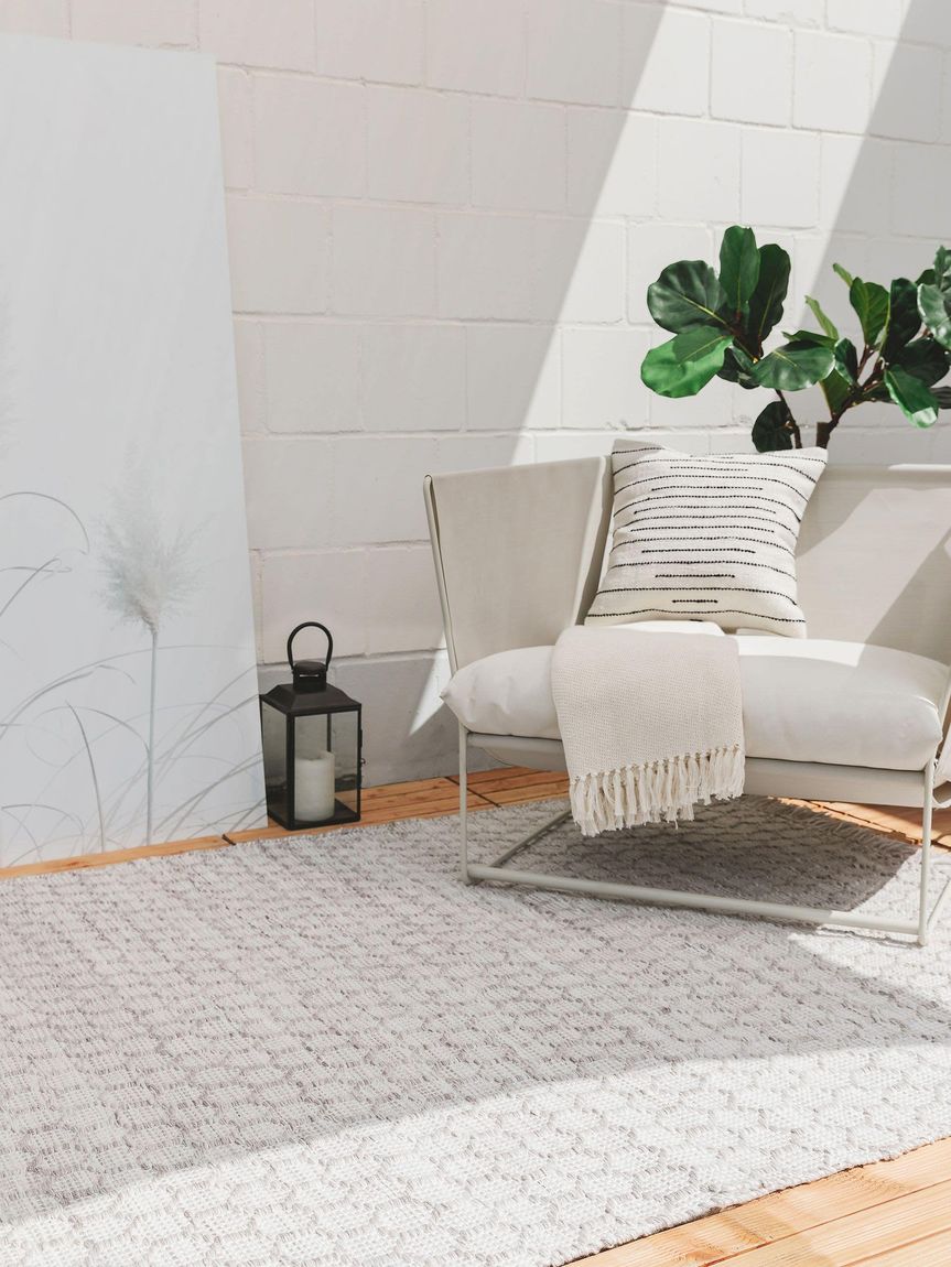 Teppich aus recyceltem Material Mimpi Hellgrau