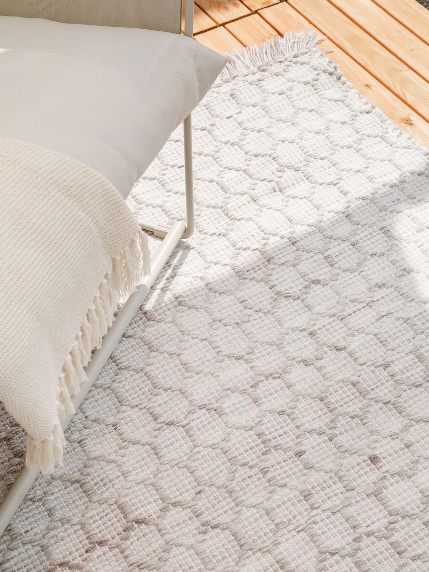 Teppich aus recyceltem Material Mimpi Hellgrau
