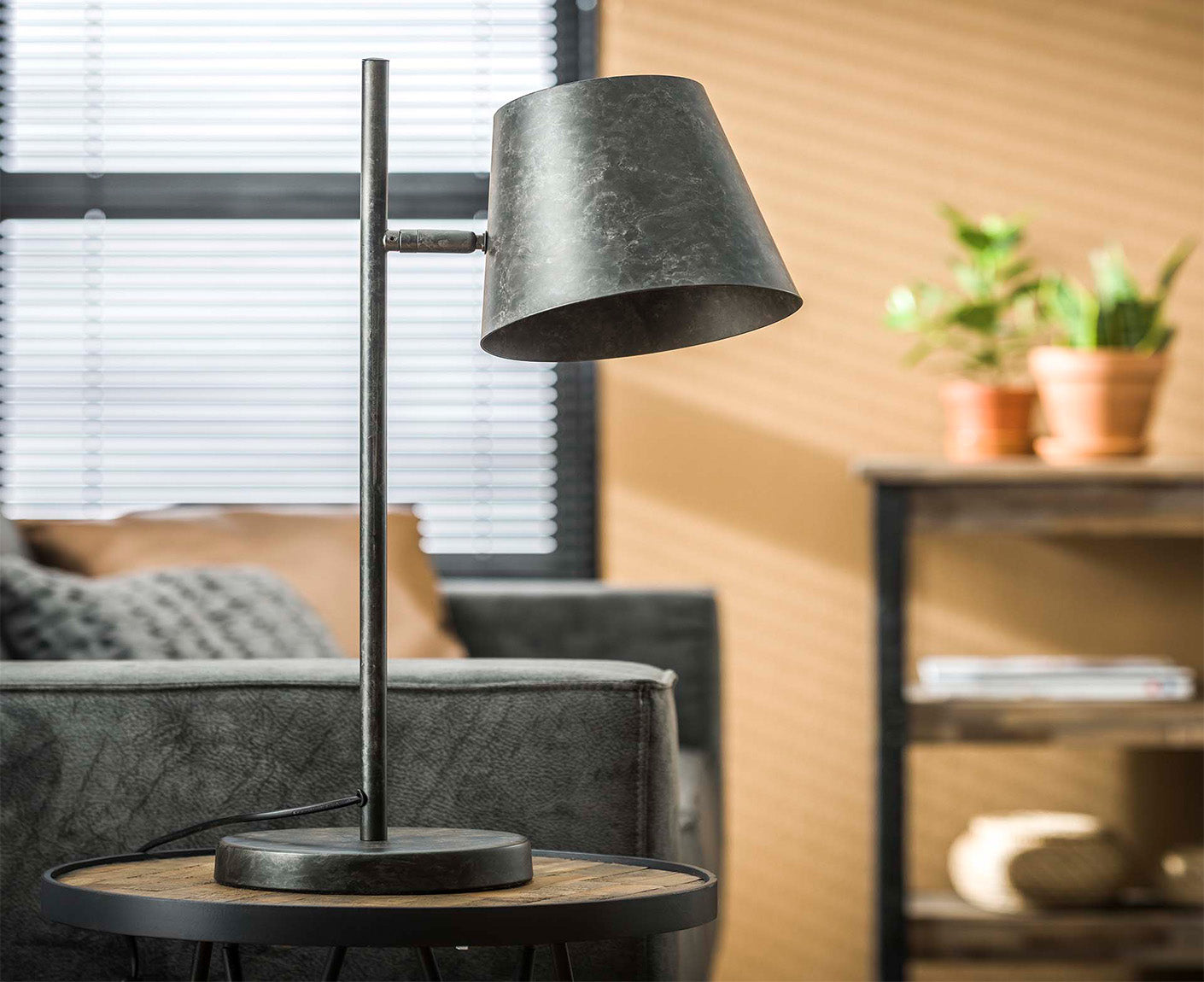 Tischleuchte 1L mit verstellbarem Metallschirm / Charcoal
