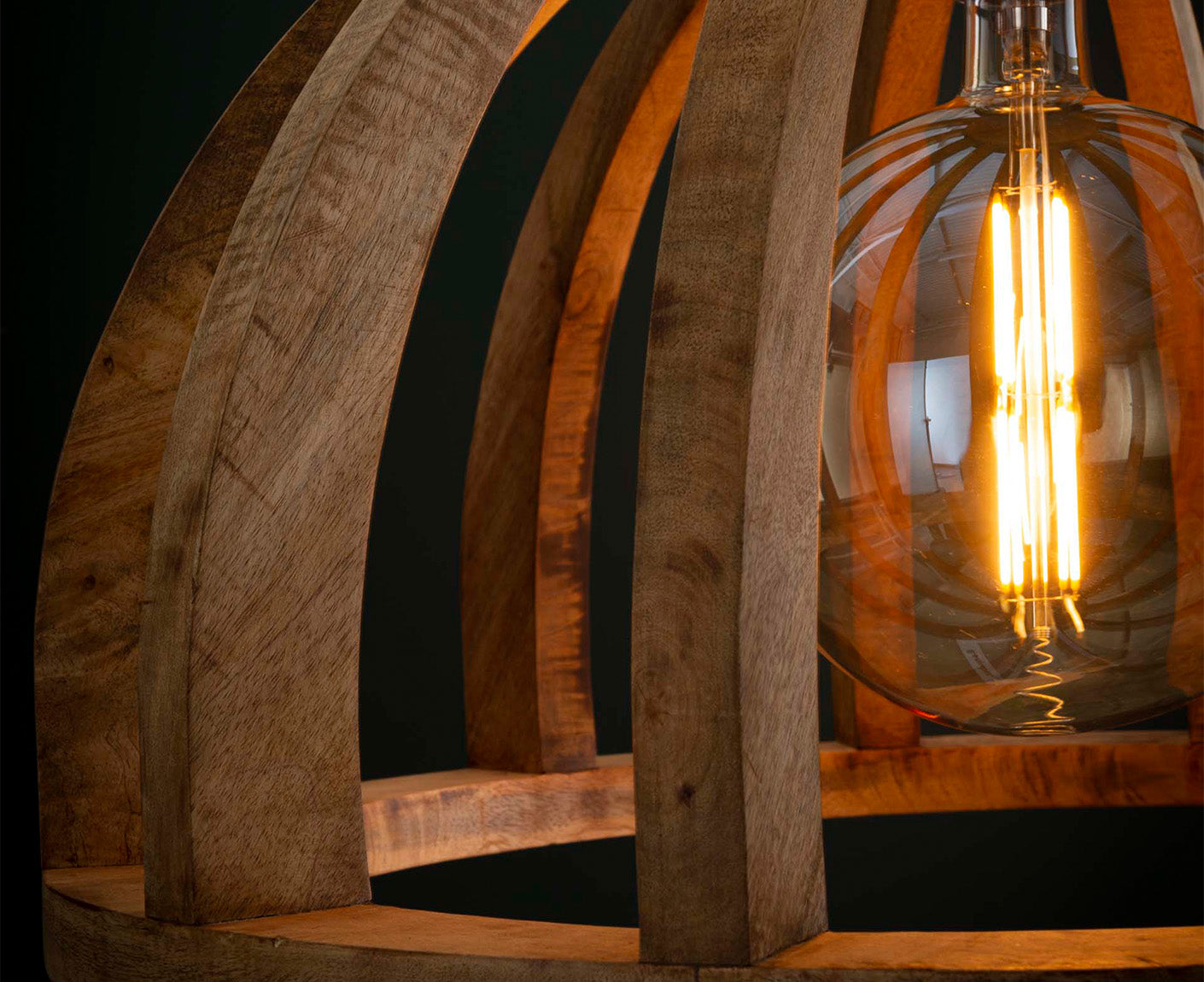 Hängeleuchte 60 cm mit gebogenen Holzleisten Mango Massivholz Natur