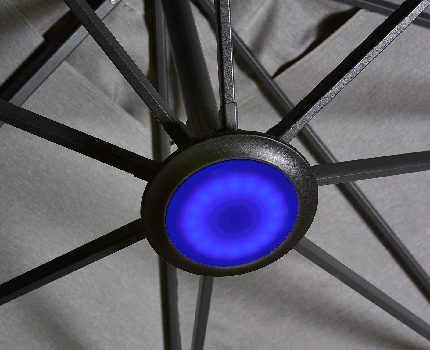 Platinum Freiarm-Sonnenschirm LED-Beleuchtung