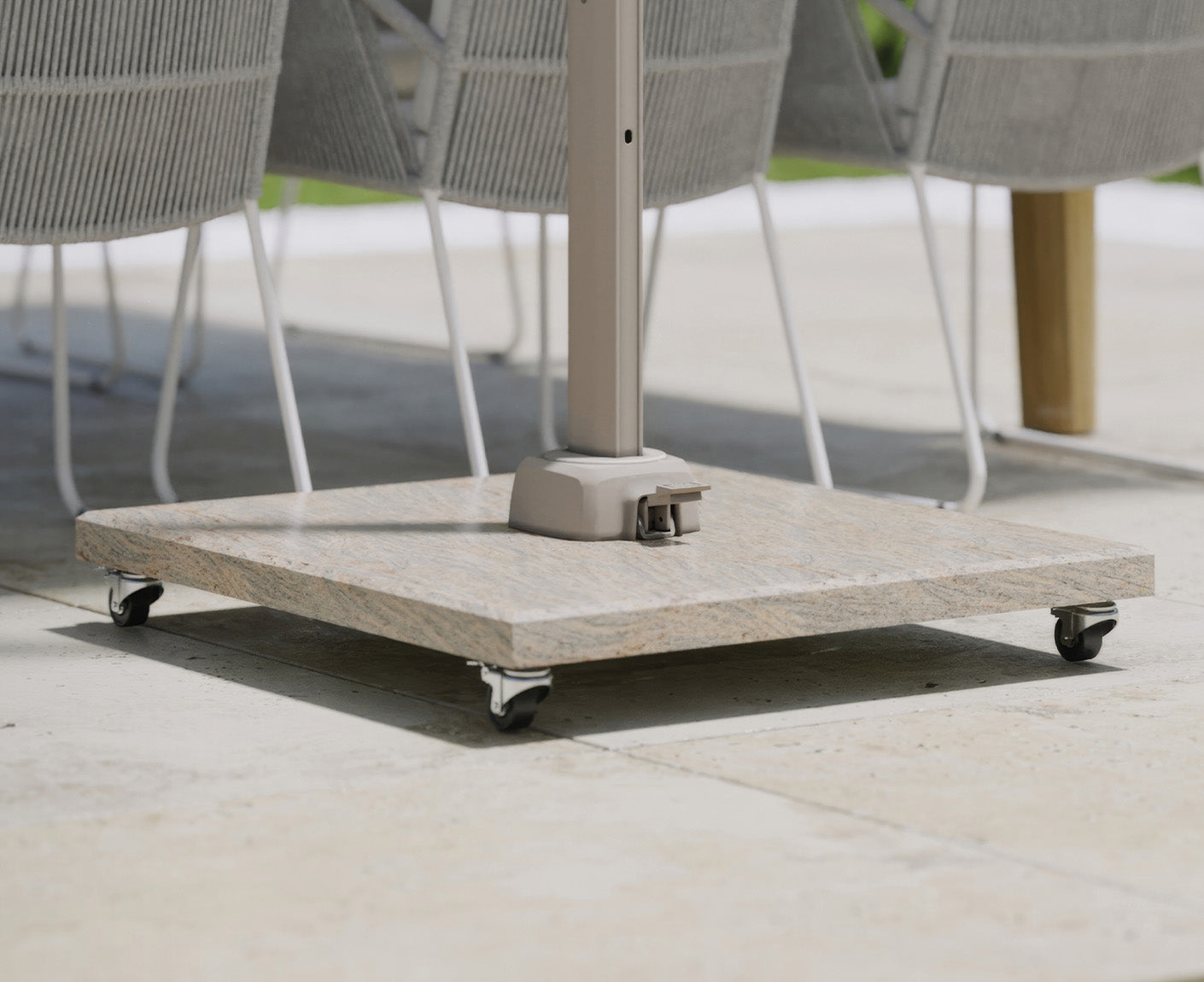 Platinum Schirmständer Venezia mit Rollen Naturstein Granit Beige