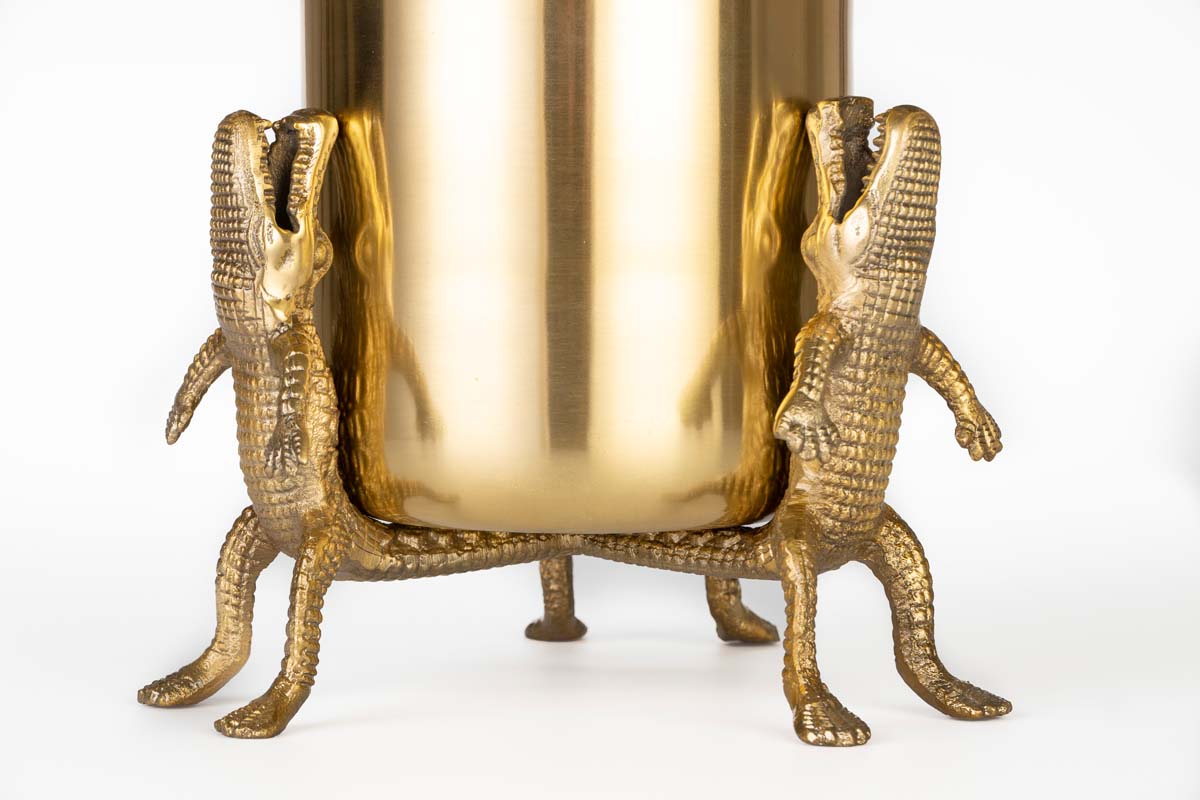 SURROUNDED BY CROCODILES Vase M Gold