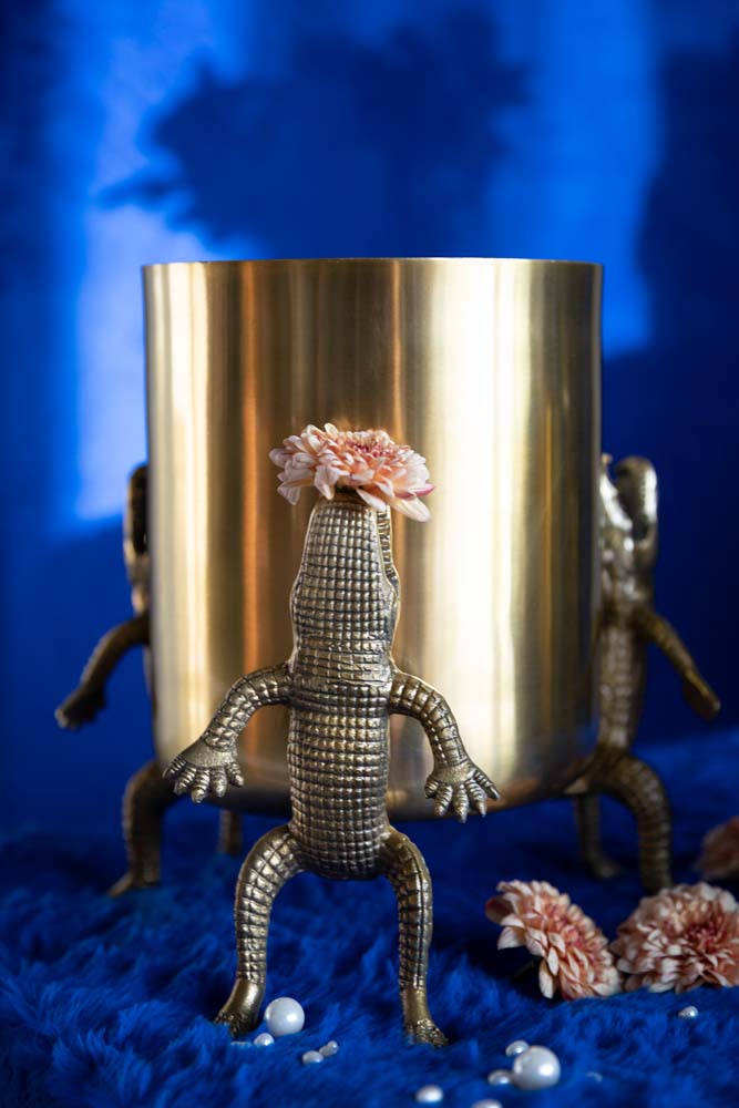 SURROUNDED BY CROCODILES Vase L Gold