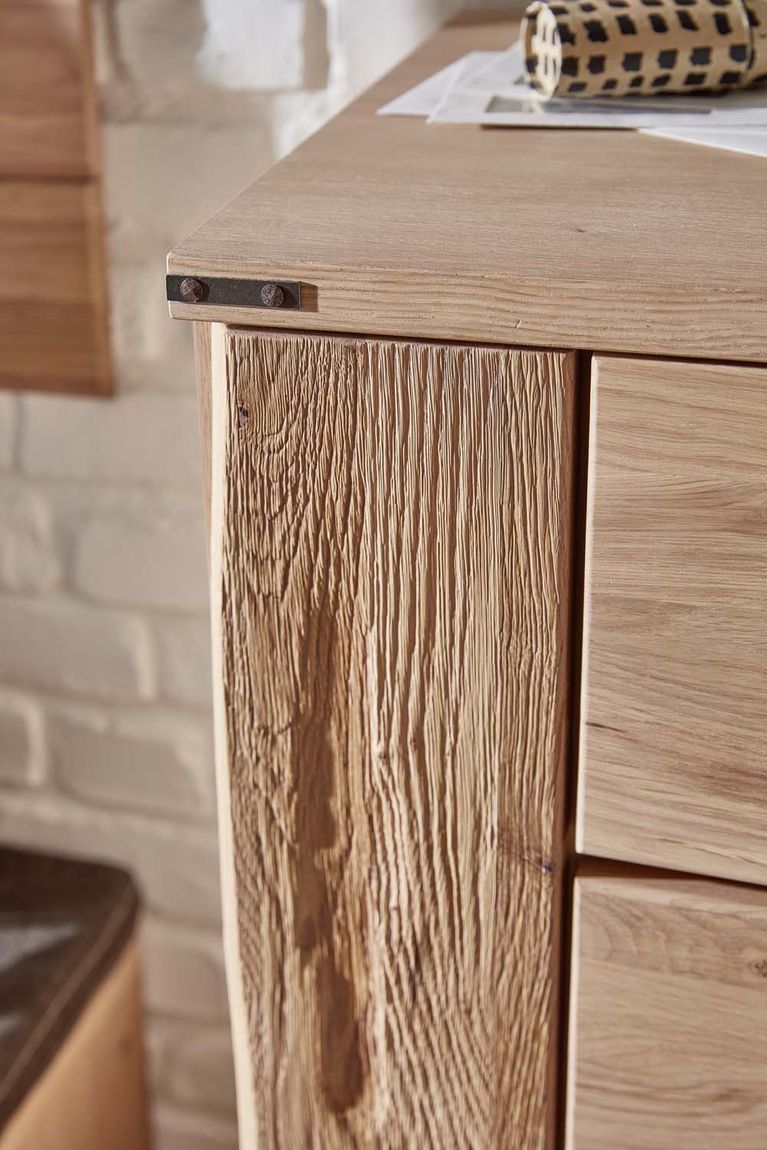 Boste Garderobenschrank fertig montiert Wildeiche massiv