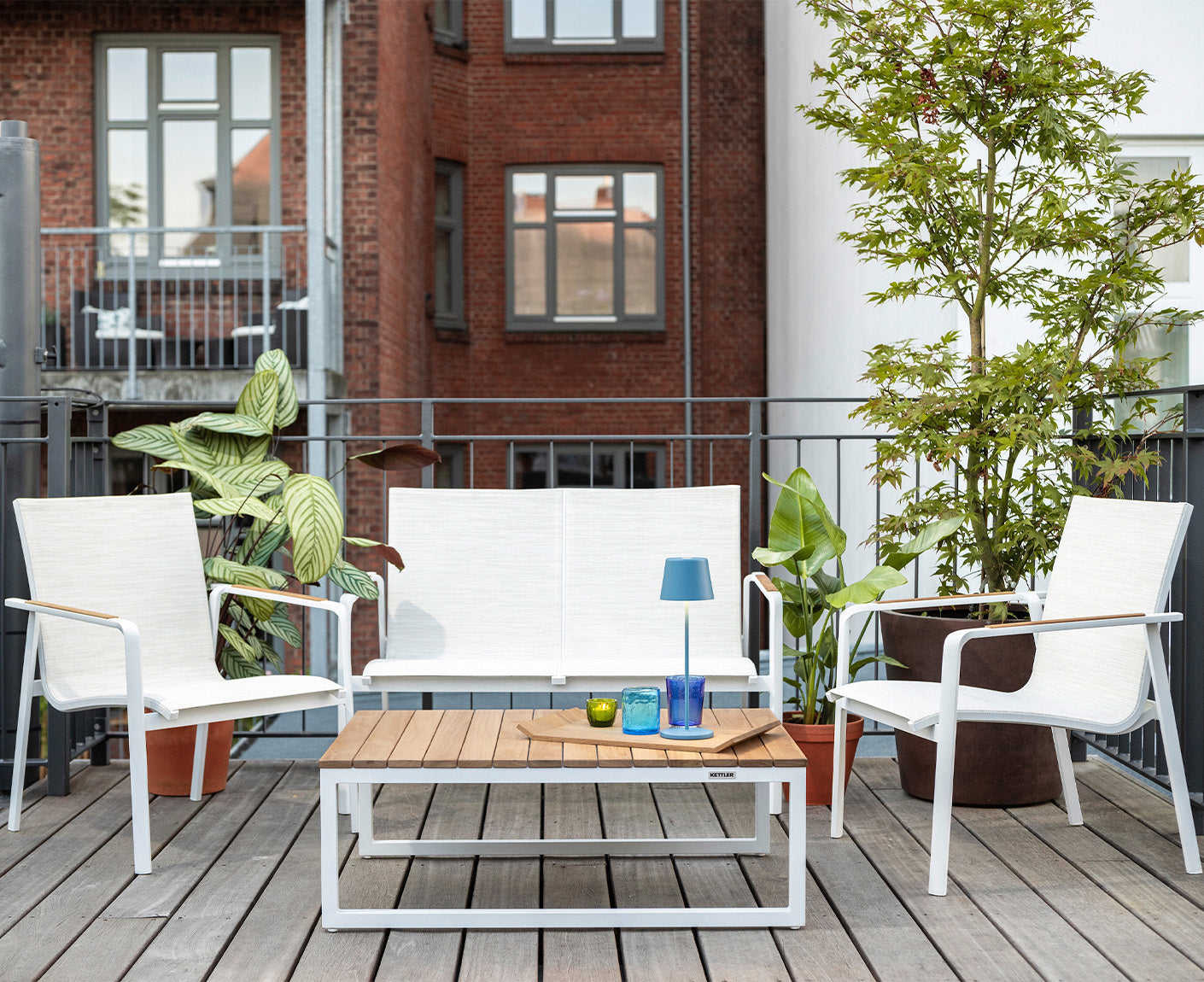 Kettler Ocean Skid Platform Lounge Tisch 90x70 cm, Weiß / Teakholz