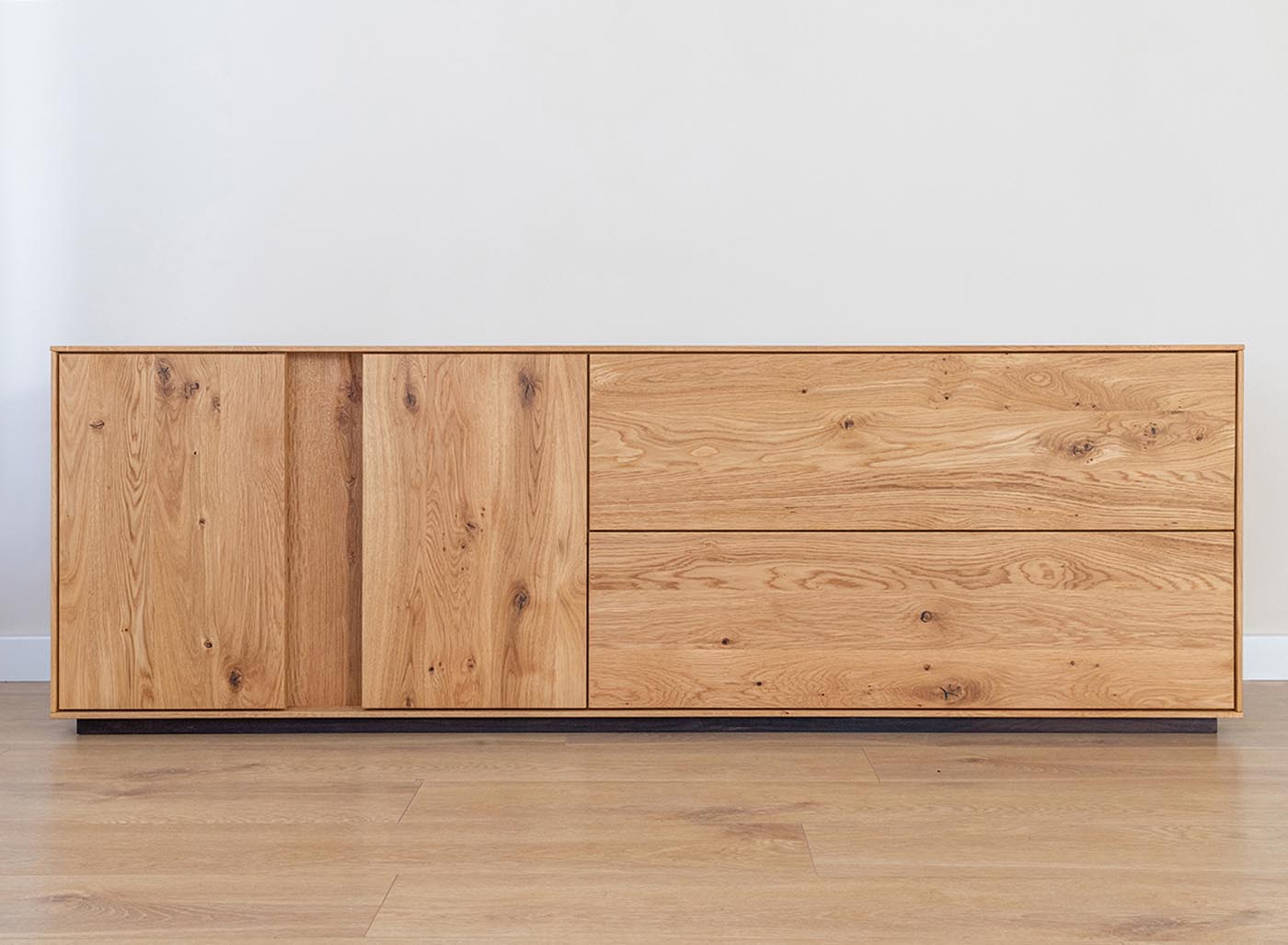 Collodi Massivholz TV-Lowbard 185 cm Wildeiche, Montiert