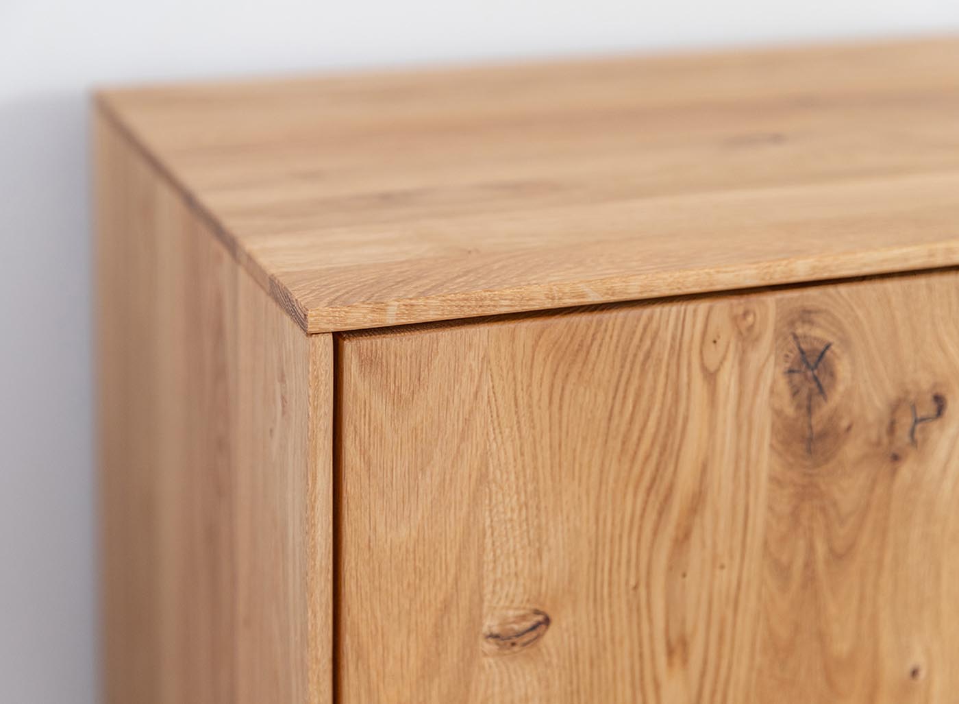 Collodi Massivholz TV-Lowbard 185 cm Wildeiche, Montiert