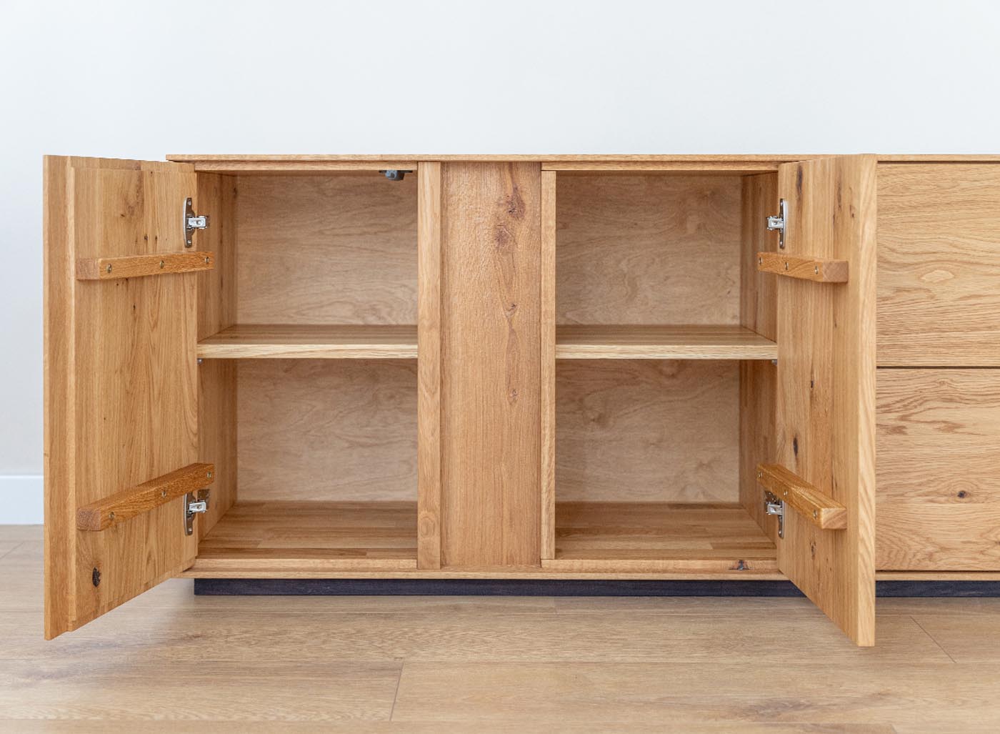 Collodi Massivholz TV-Lowbard 185 cm Wildeiche, Montiert