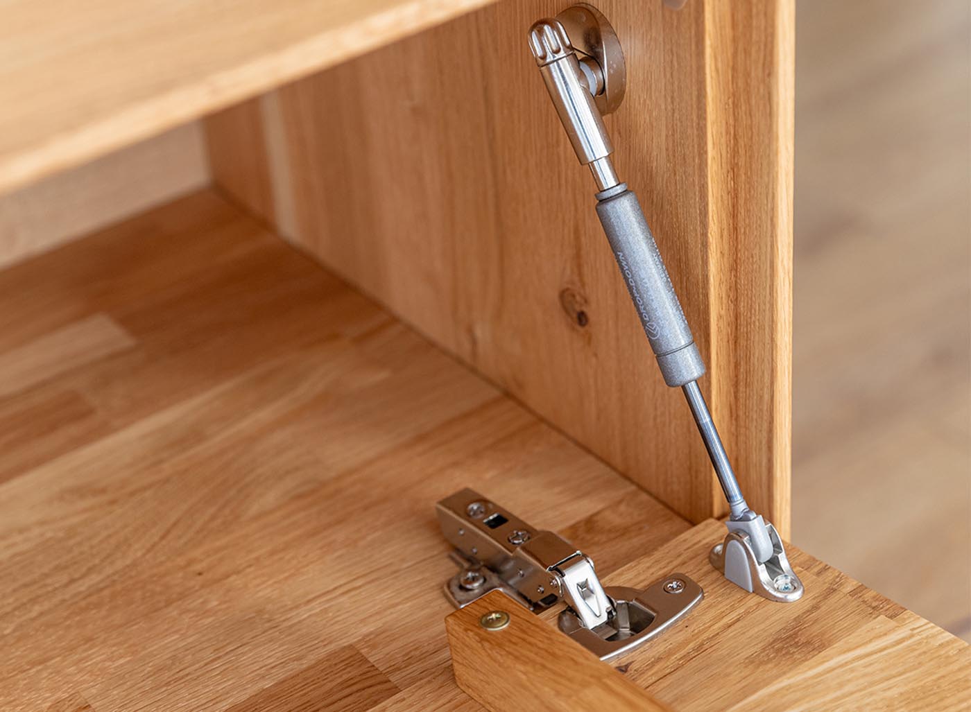 Collodi Massivholz TV-Lowbard 185 cm Wildeiche, Montiert
