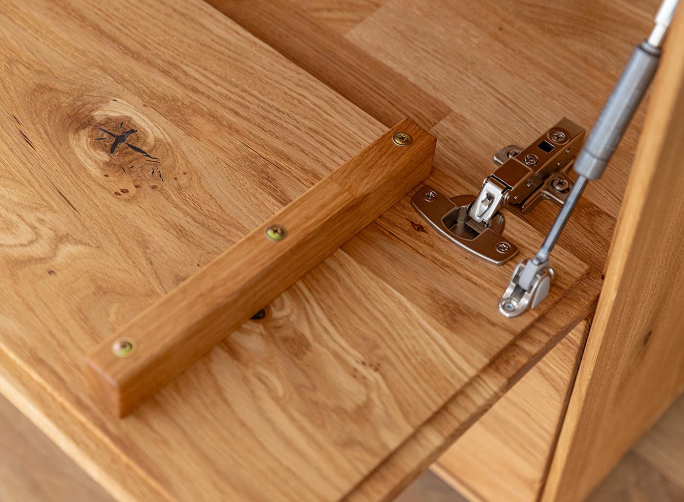 Collodi Massivholz TV-Lowbard 165 cm Wildeiche, Montiert