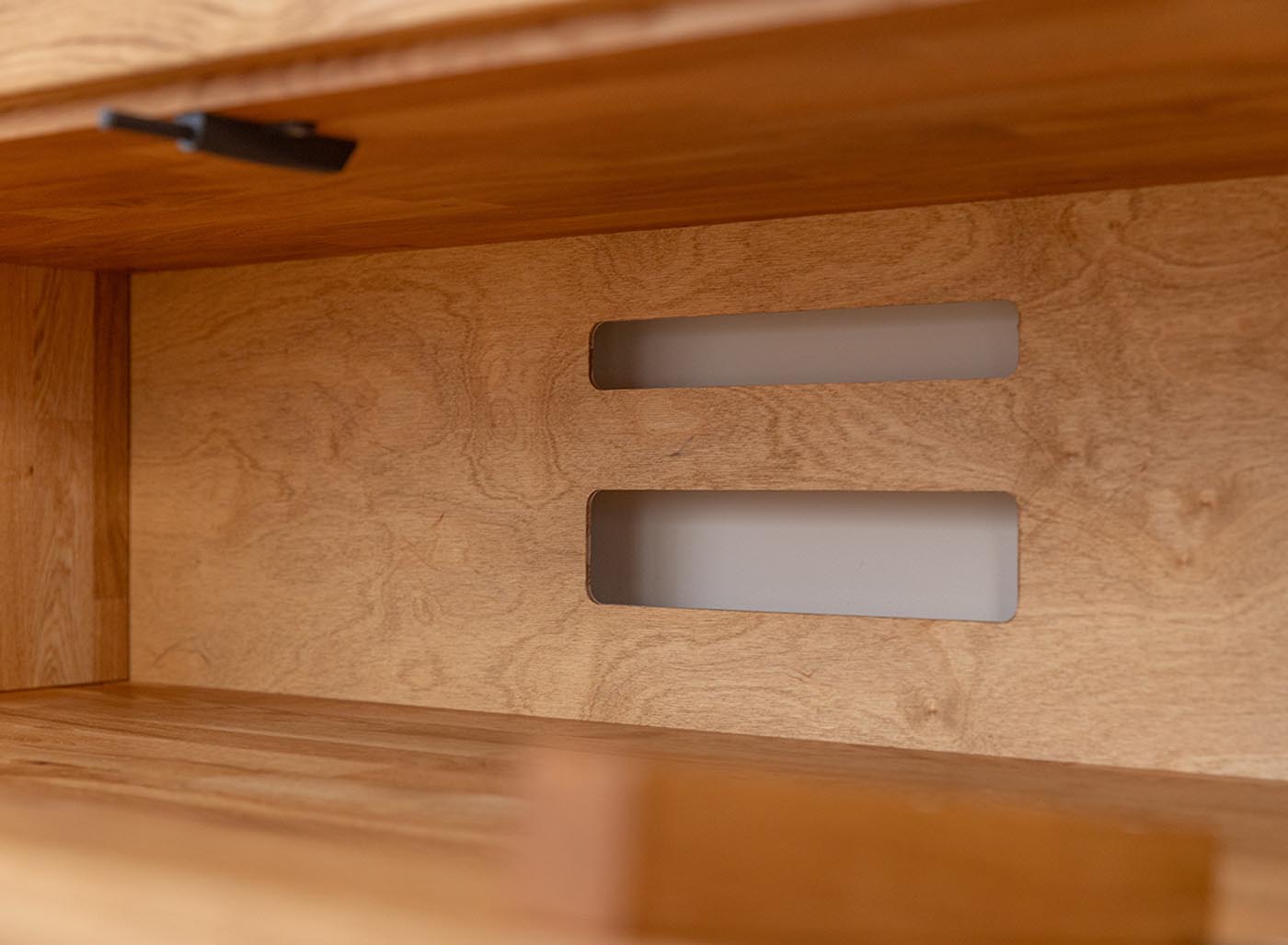 Collodi Massivholz TV-Lowbard 185 cm Wildeiche, Montiert