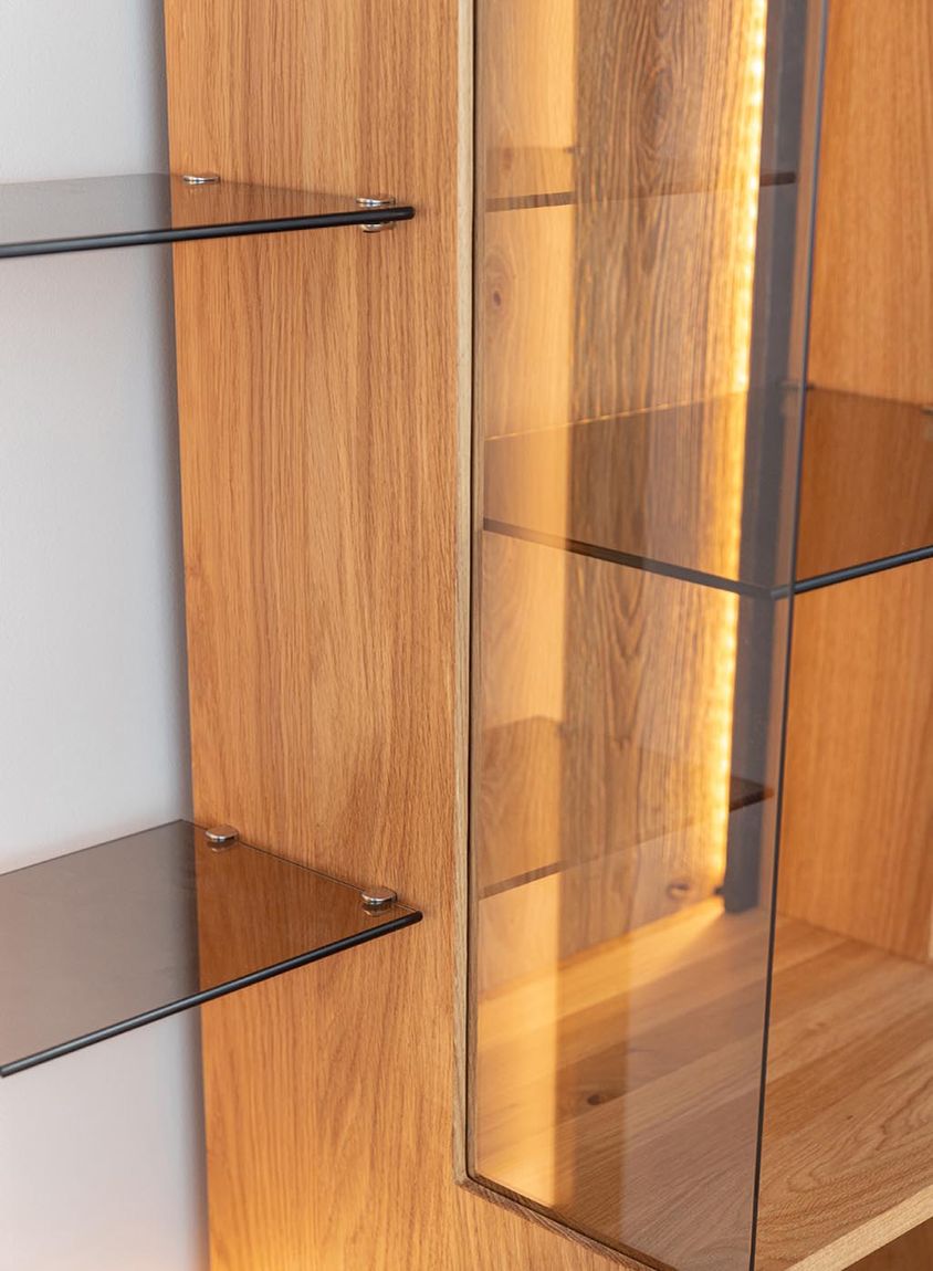 Collodi Massivholz Vitrine mit Bücherregal Wildeiche, Montiert
