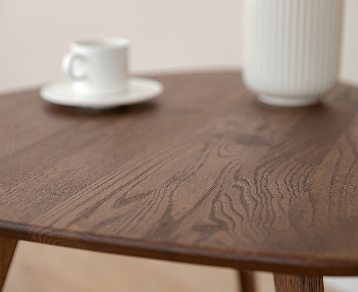 Orbetello Couchtisch Dreieckig 67x68 cm Massivholz, geölt