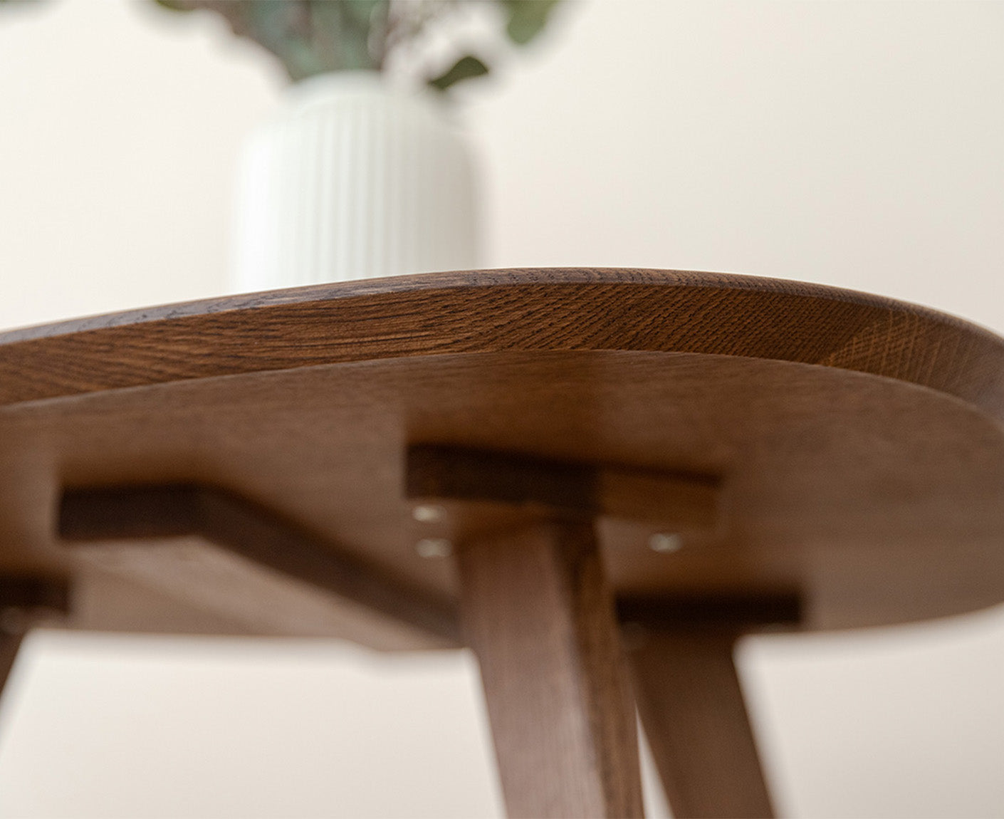 Orbetello Couchtisch Dreieckig 67x68 cm Massivholz, geölt
