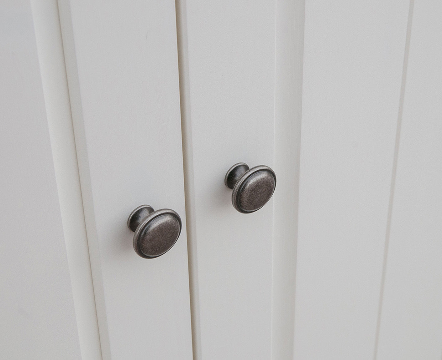 Belluno Elegante Kleiderschrank Massivholz 2-türig mit Schubladen