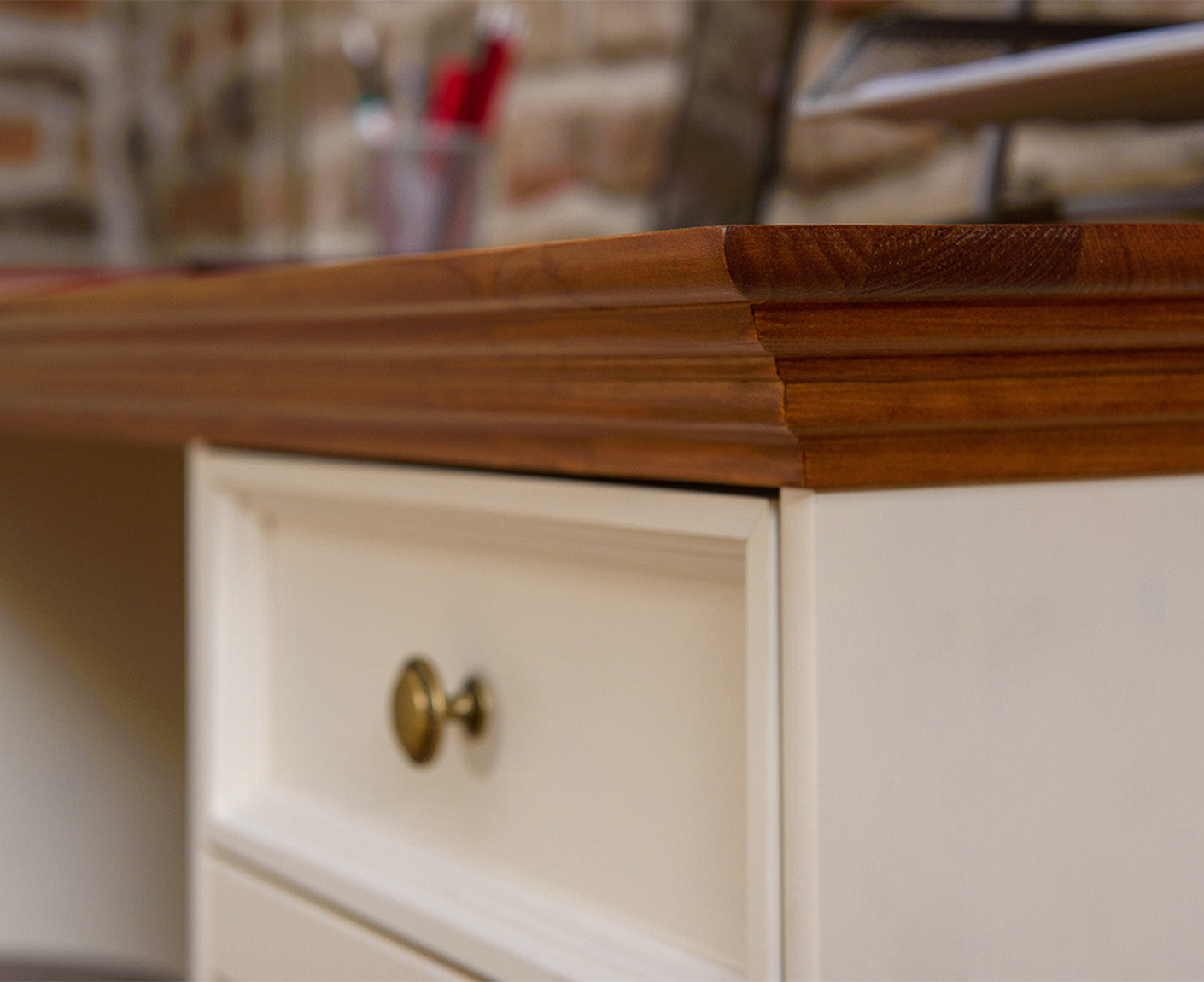 Belluno Elegante Sideboard 130x85 cm Massivholz mit Glastür