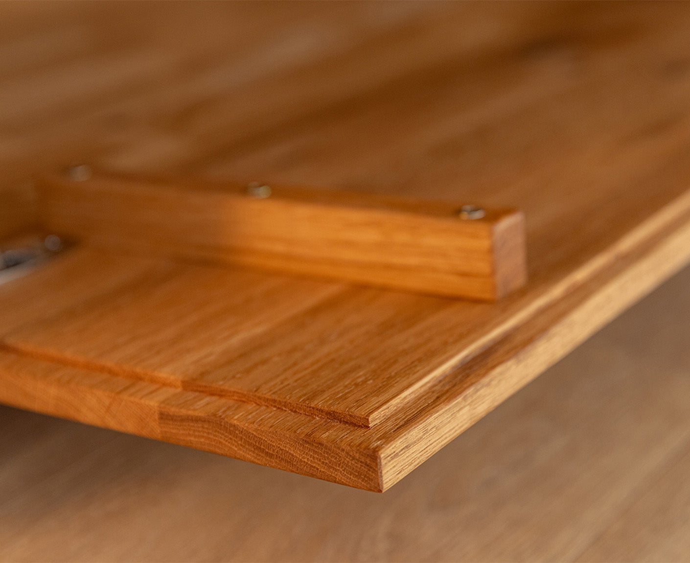 Collodi Lowboard Massivholz Wildeiche / Tabak geölt-Glas getönt, fertig montiert