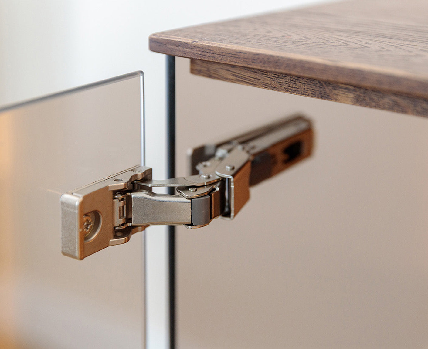 Collodi Lowboard Massivholz Wildeiche / Tabak geölt-Glas getönt, fertig montiert