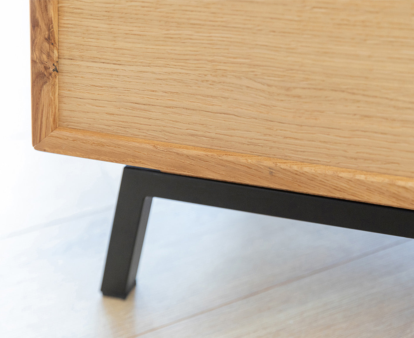 Modern Loft TV-Lowboard 200 cm Massivholz Eiche geölt/Glas Grafit Matt
