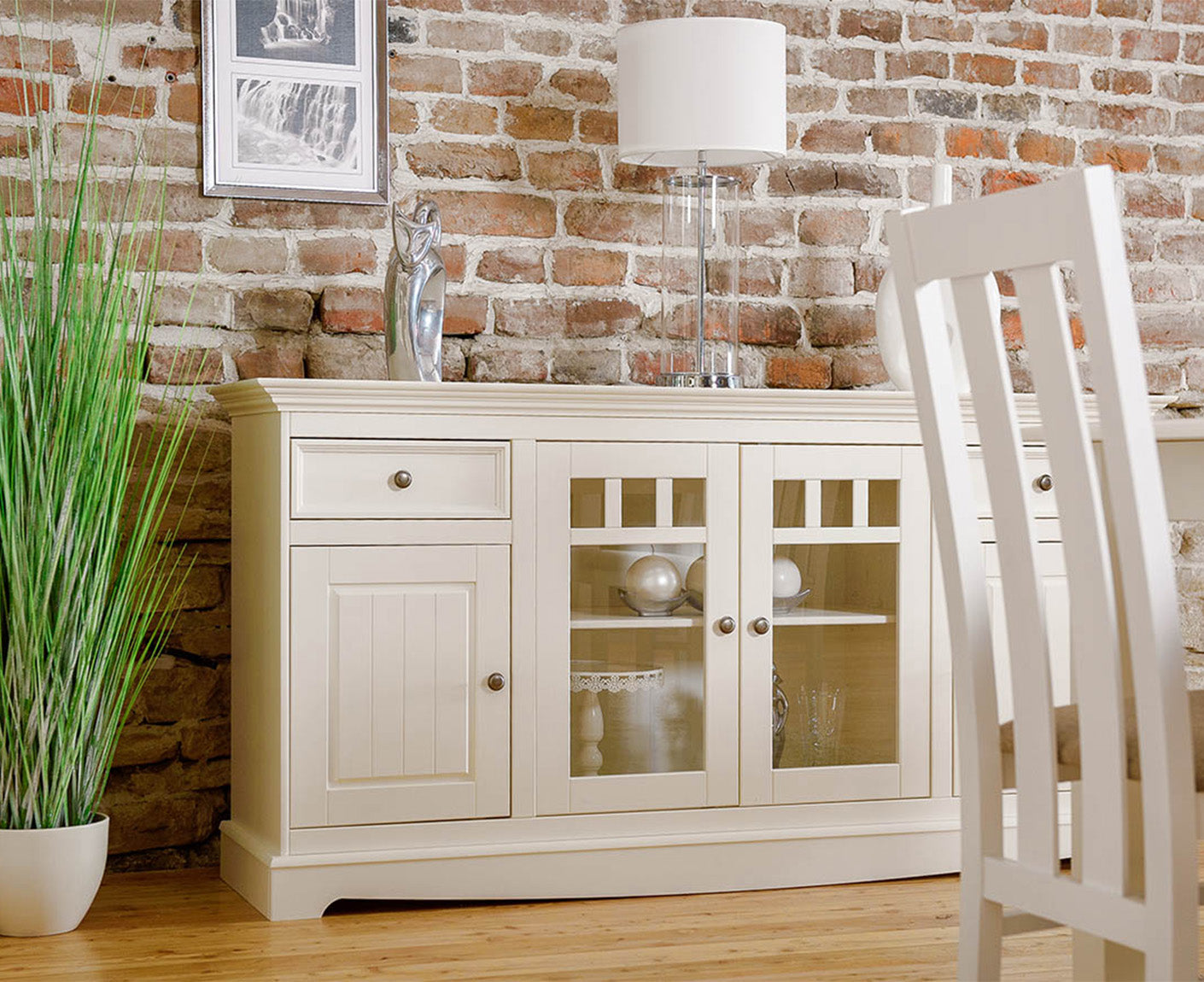 Belluno Elegante Sideboard 167x85 cm Massivholz mit Glasdoppeltür