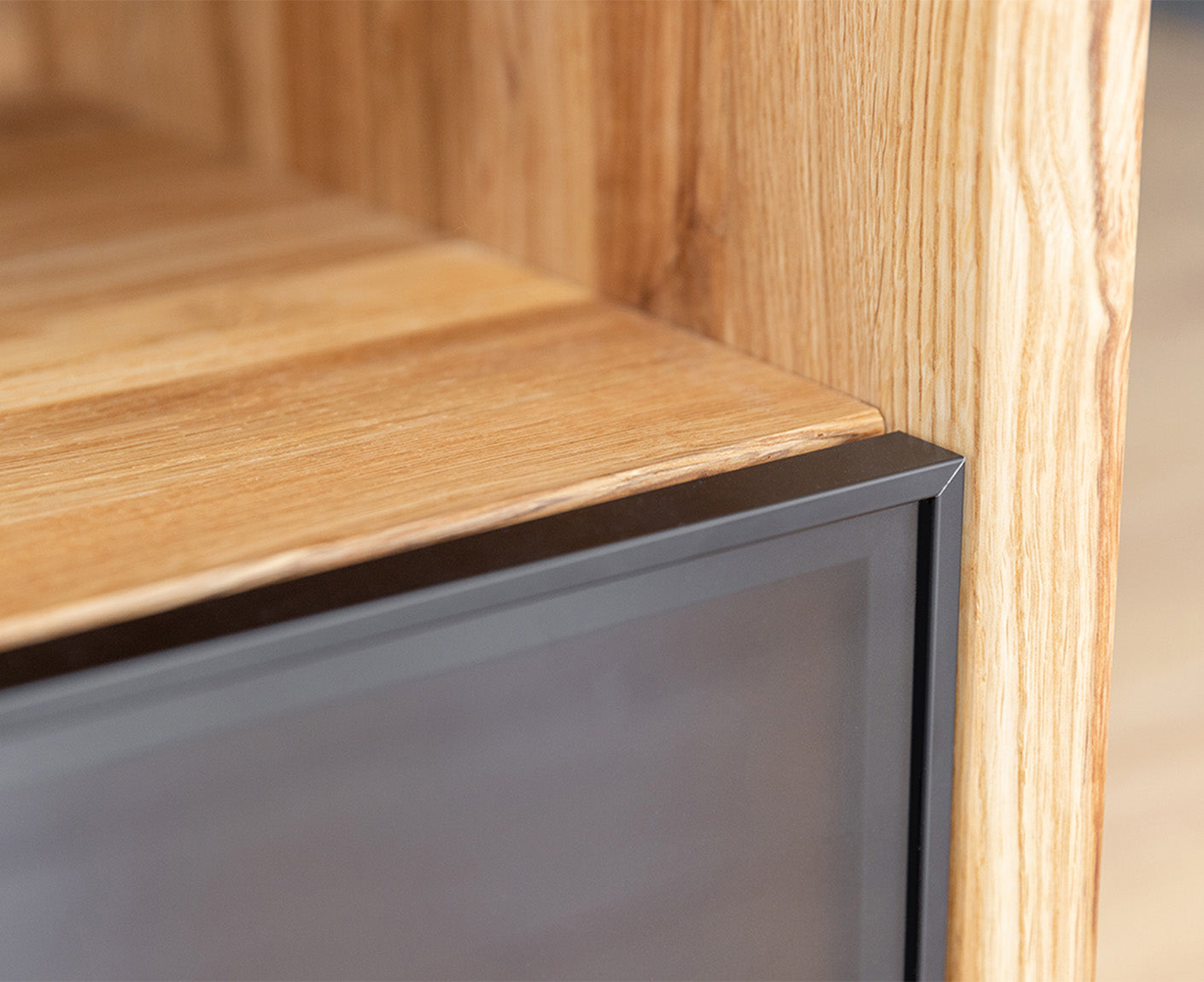 Modern Loft TV-Lowboard 160 cm Massivholz Eiche geölt/Glas Grafit Matt