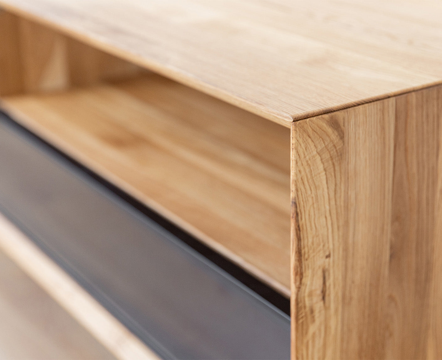 Modern Loft TV-Lowboard 160 cm Massivholz Eiche geölt/Glas Grafit Matt