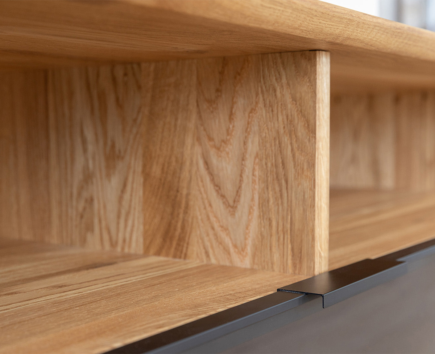 Modern Loft TV-Lowboard 200 cm Massivholz Eiche geölt/Glas Grafit Matt