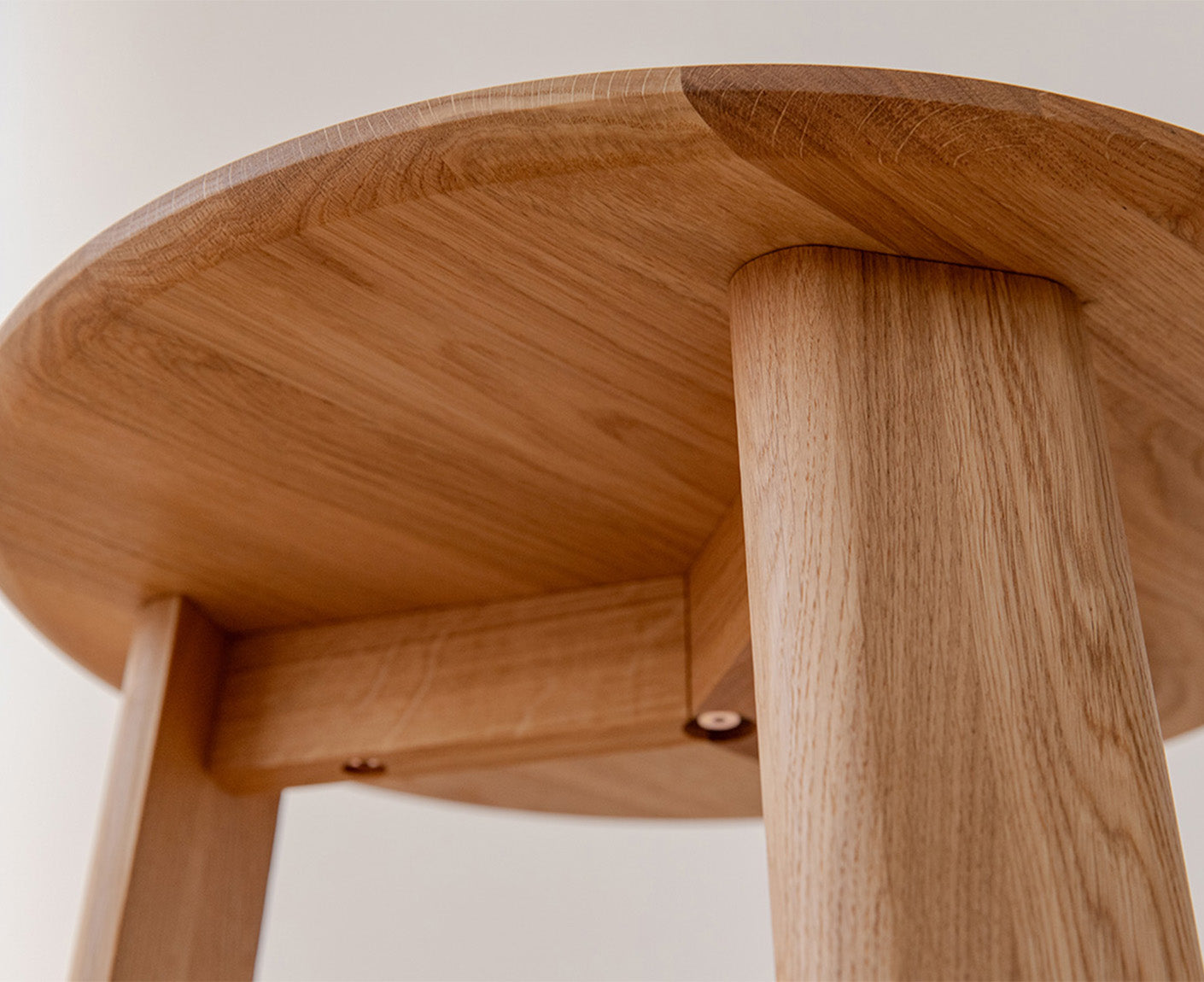 Monty Couchtisch Beistelltisch Ø 51 cm Massivholz geölt