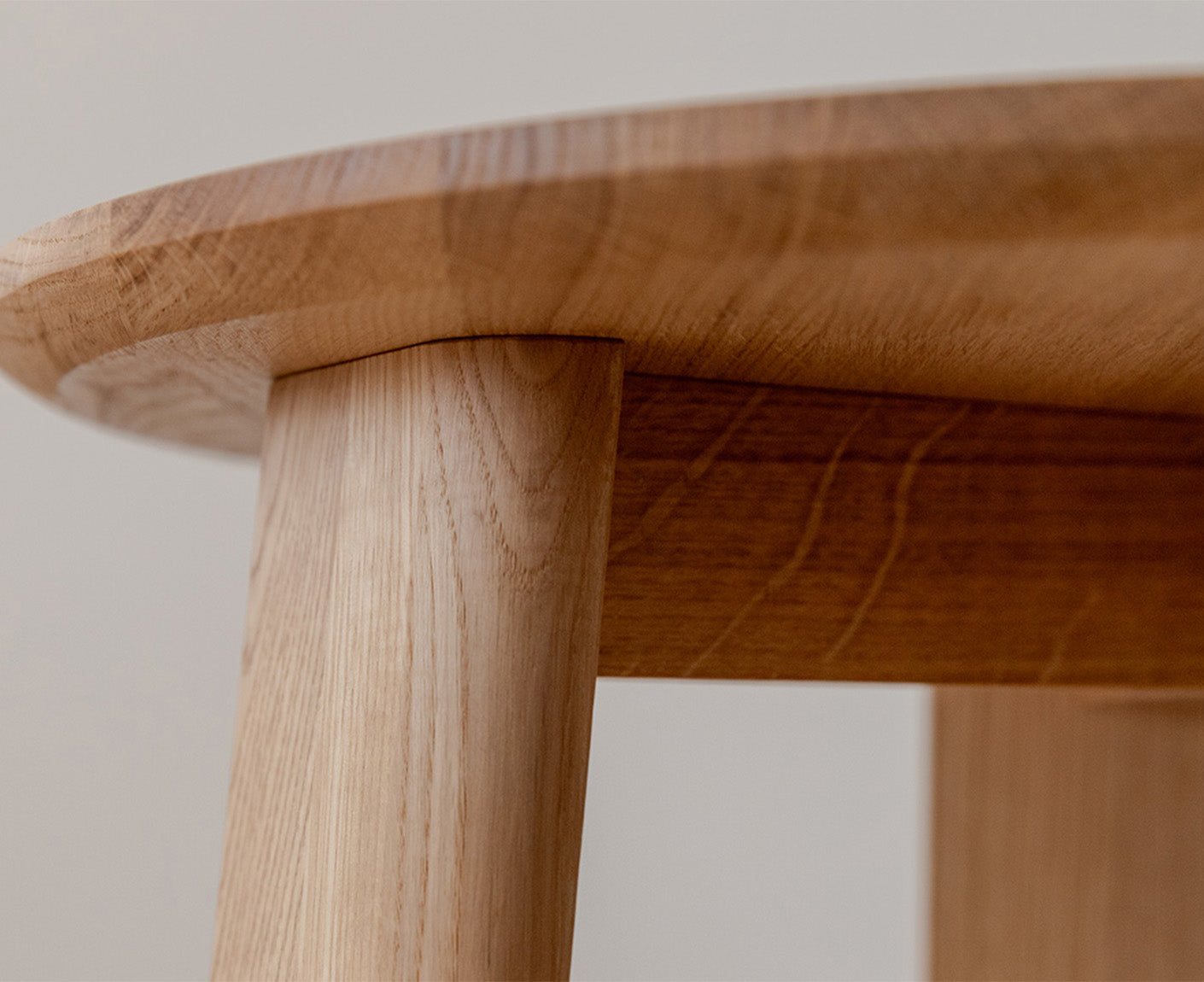 Monty Couchtisch Beistelltisch Ø 51 cm Massivholz geölt