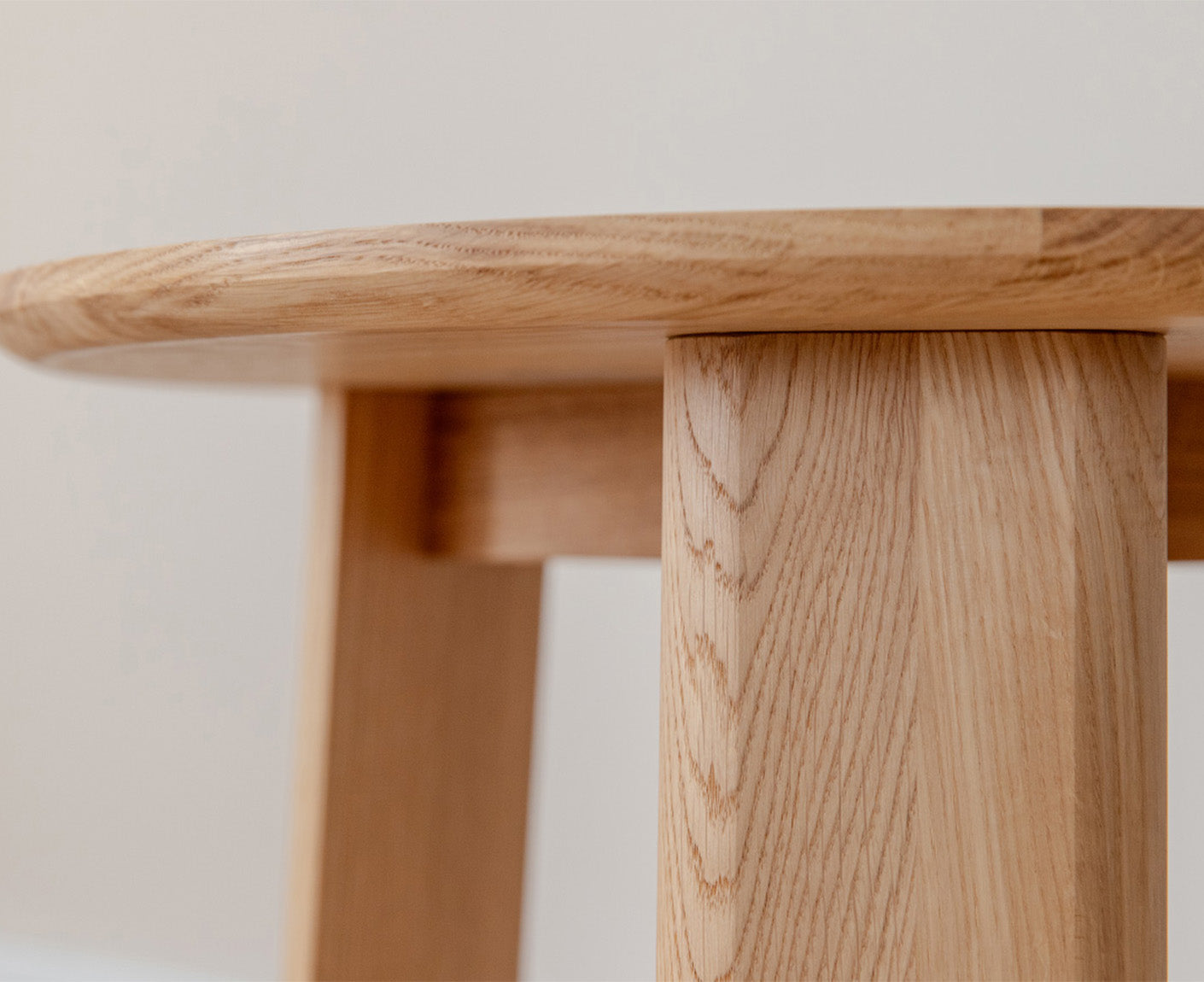 Monty Couchtisch Beistelltisch Ø 51 cm Massivholz geölt