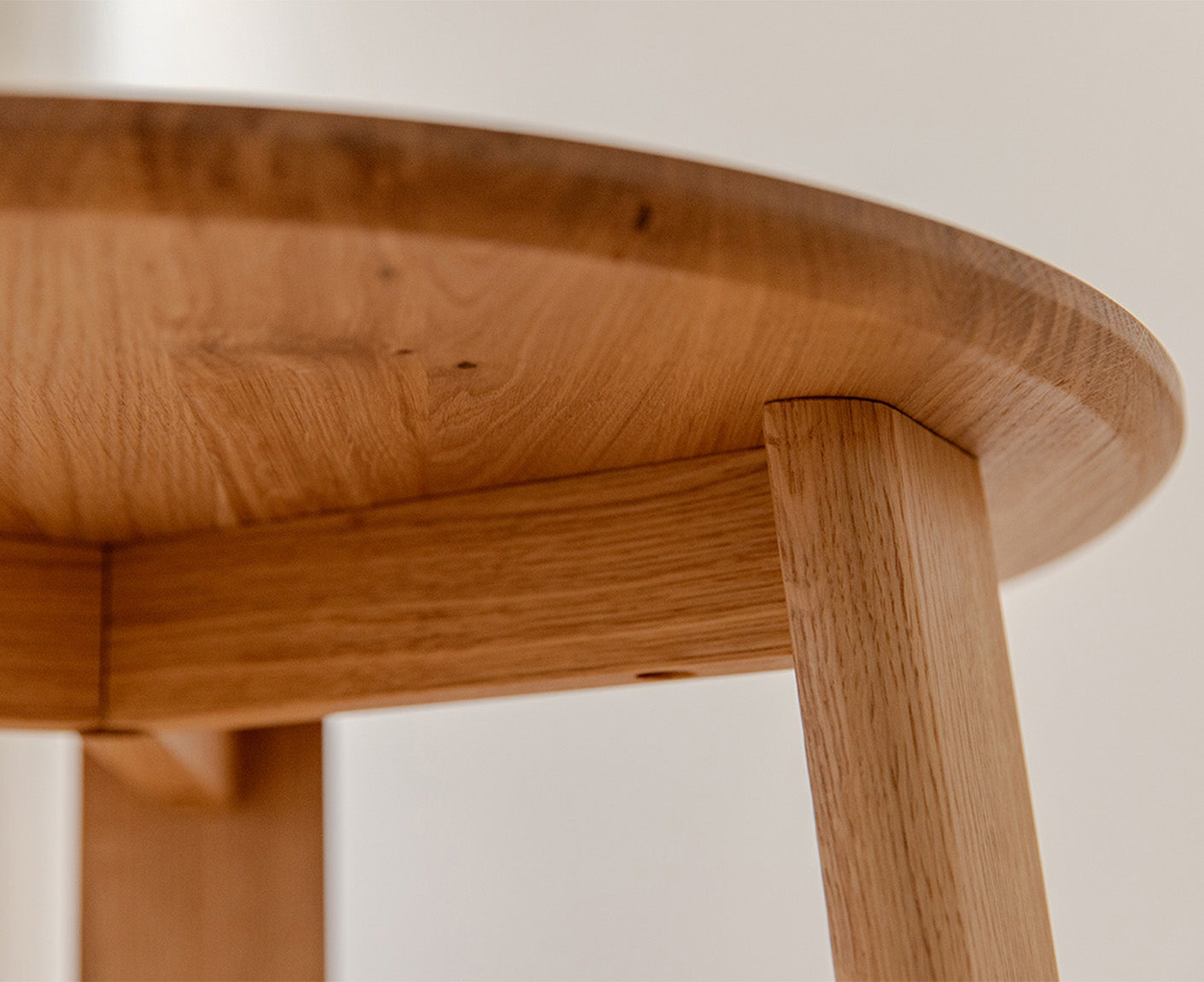 Monty Couchtisch Beistelltisch Ø 61 cm Massivholz geölt