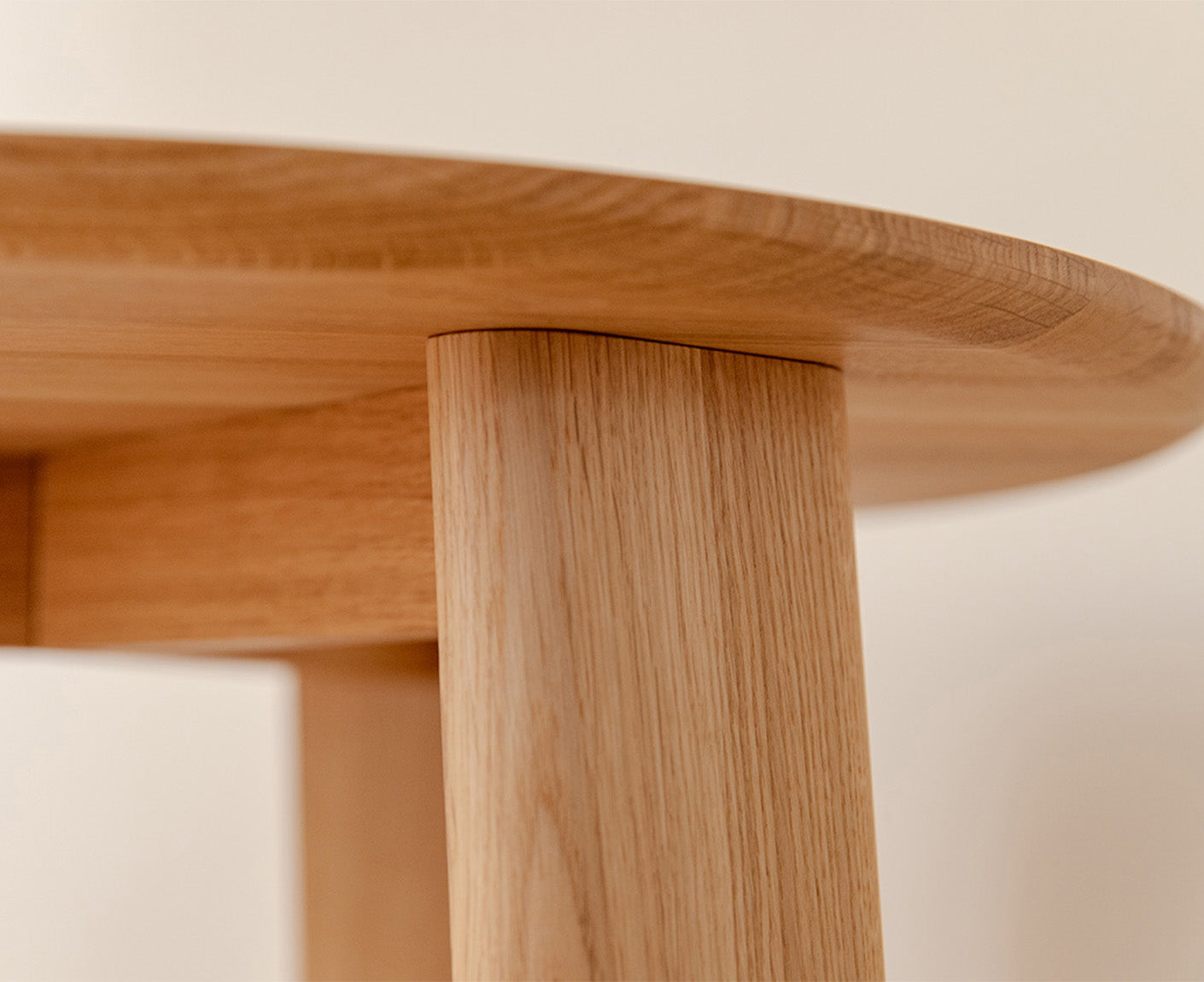 Monty Couchtisch Beistelltisch Ø 61 cm Massivholz geölt