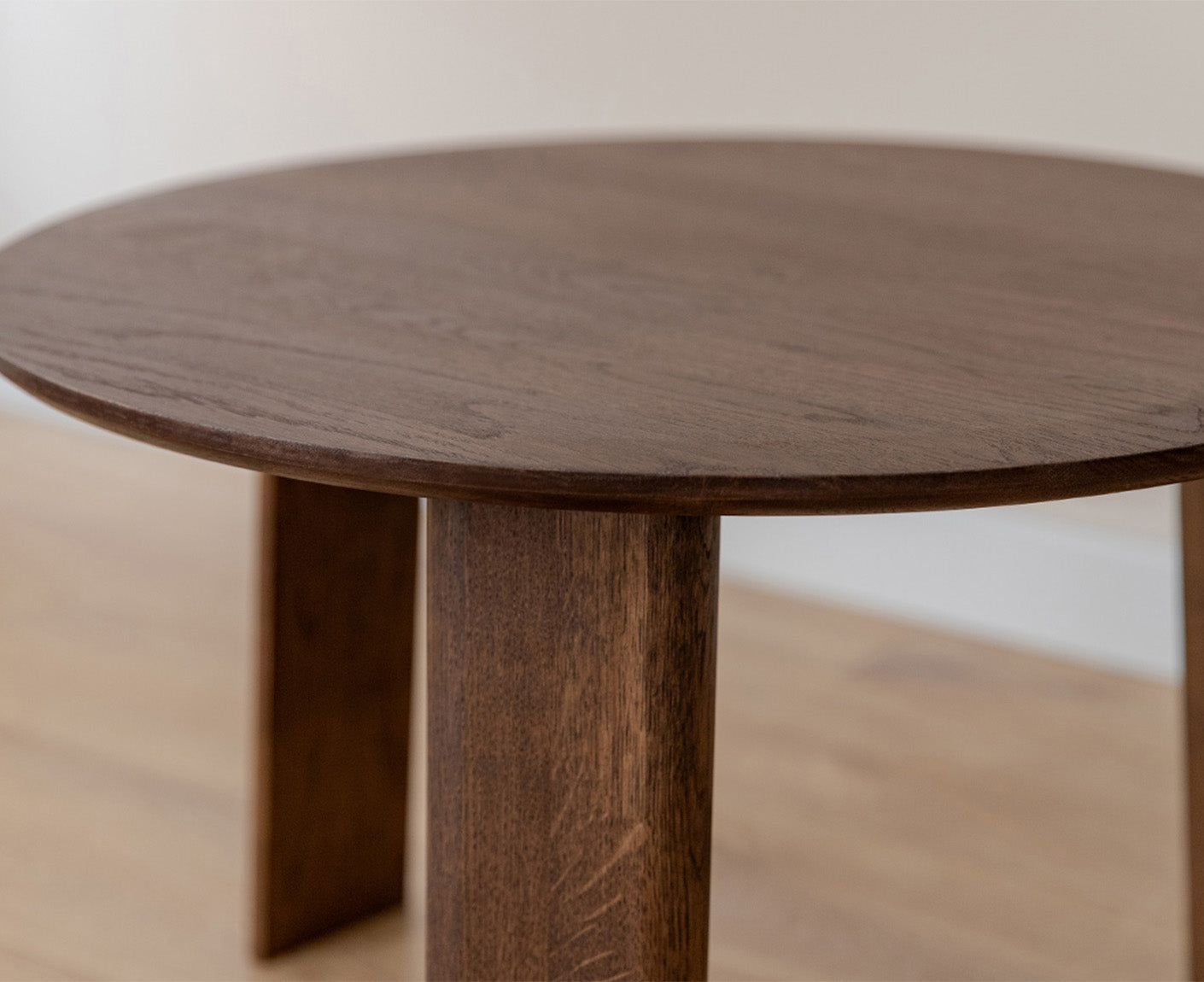 Monty Couchtisch Beistelltisch Ø 61 cm Massivholz geölt