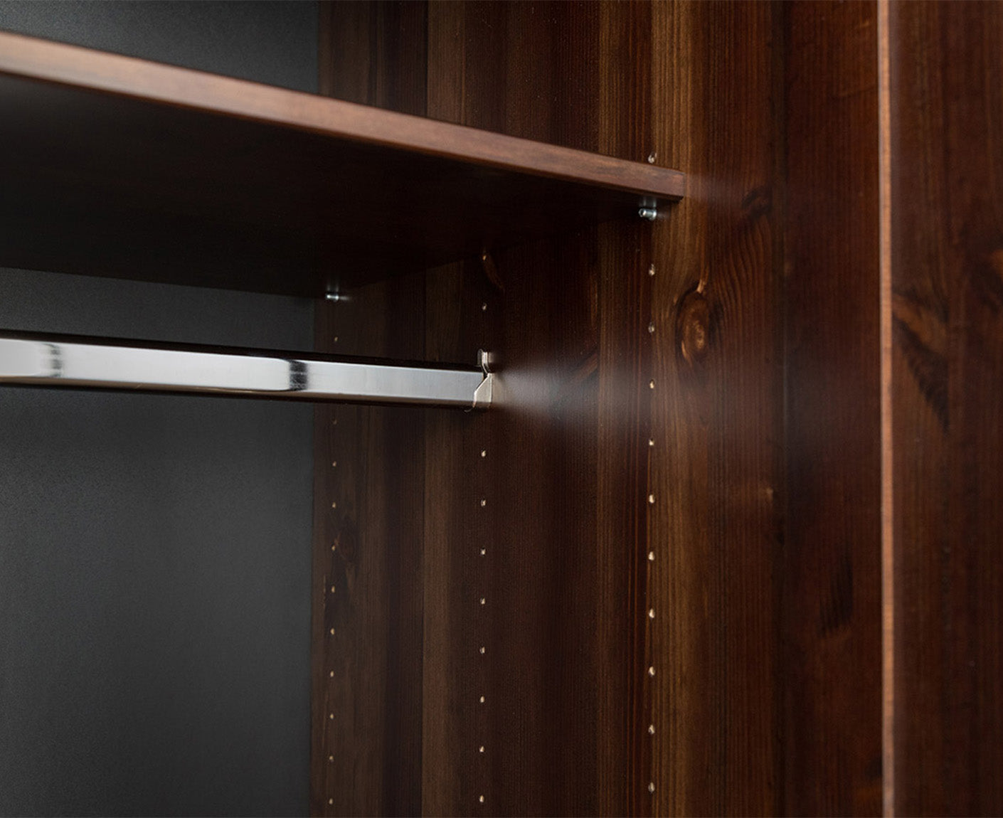 Rosella Kleiderschrank 4-Türig Massivholz Tabacco / Altsilber