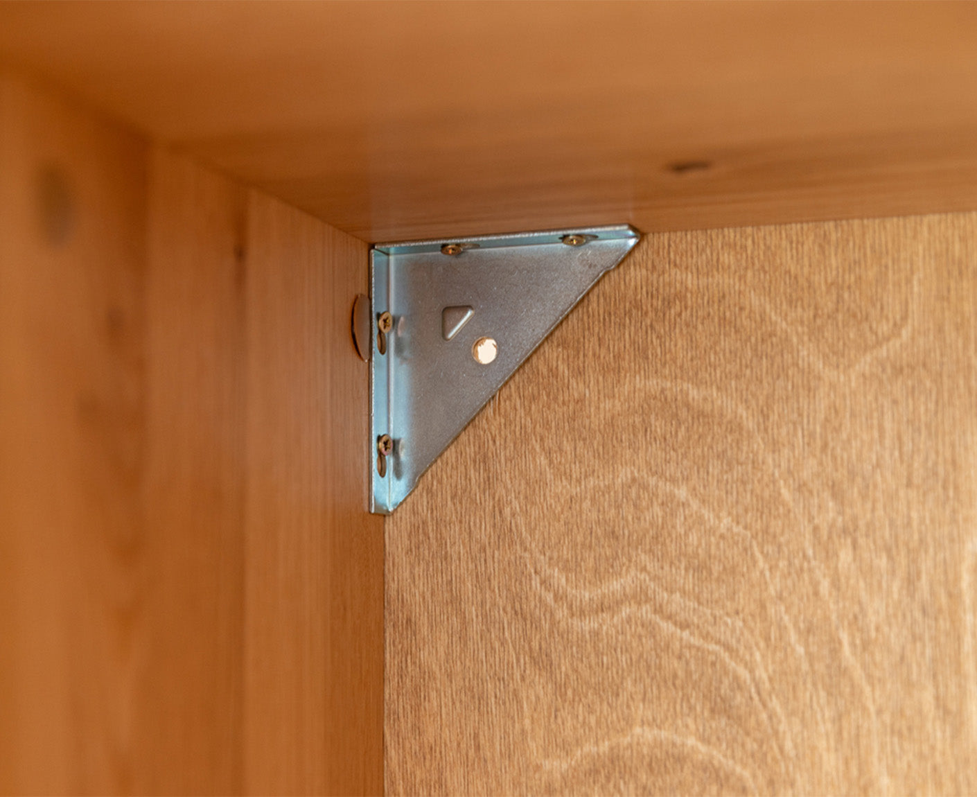 Tirano Hängevitrine Hirnholz Massivholz Eiche geölt, fertig montiert